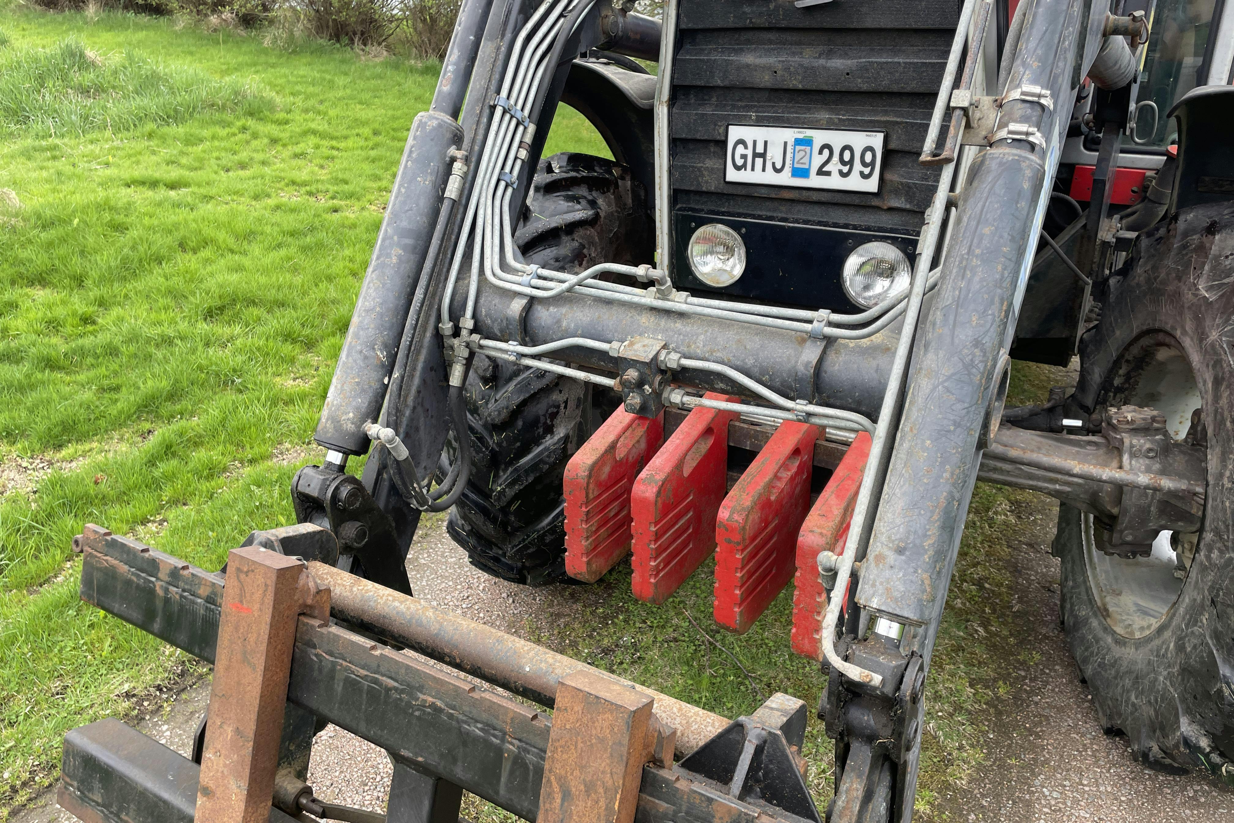 MASSEY FERGUSON 690 4WD -  - Käsitsi - punane - 1985
