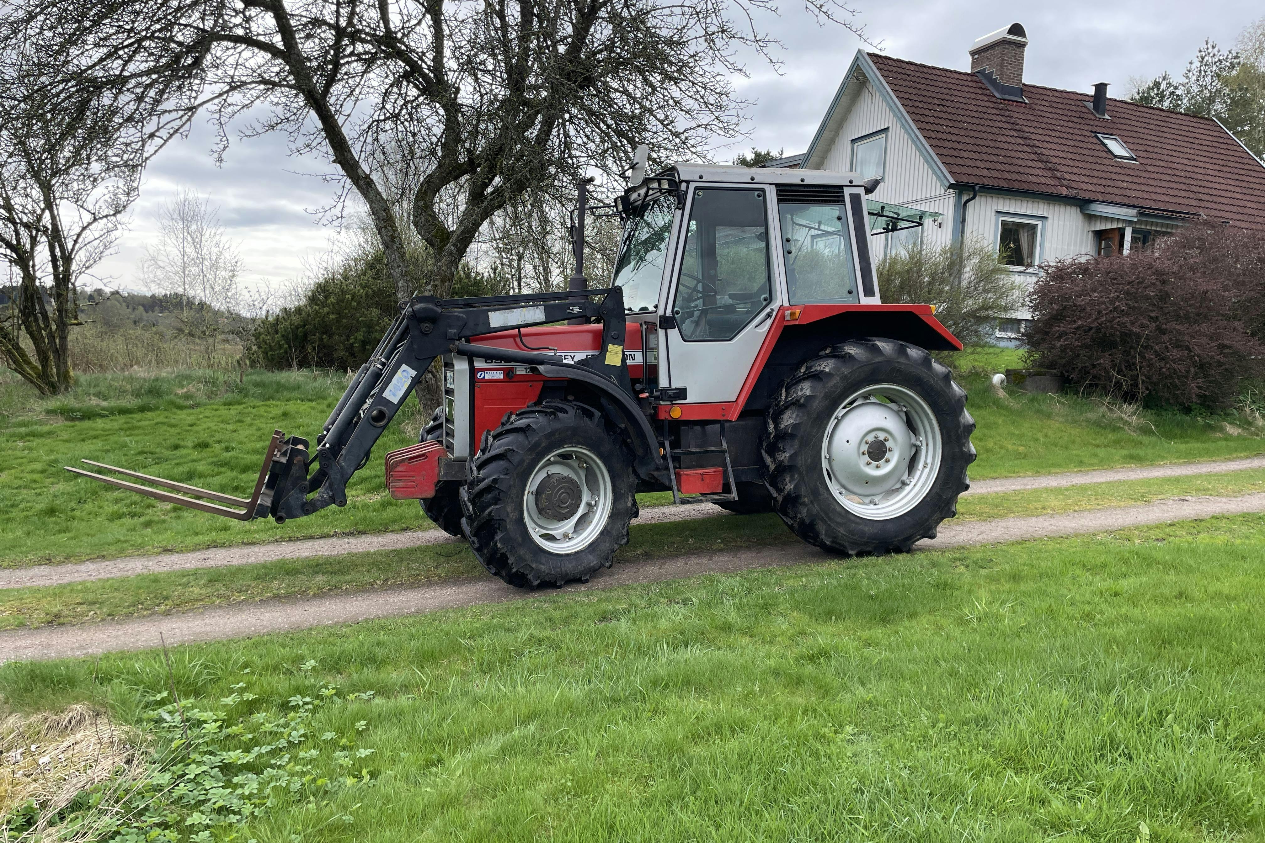 MASSEY FERGUSON 690 4WD -  - Käsitsi - punane - 1985