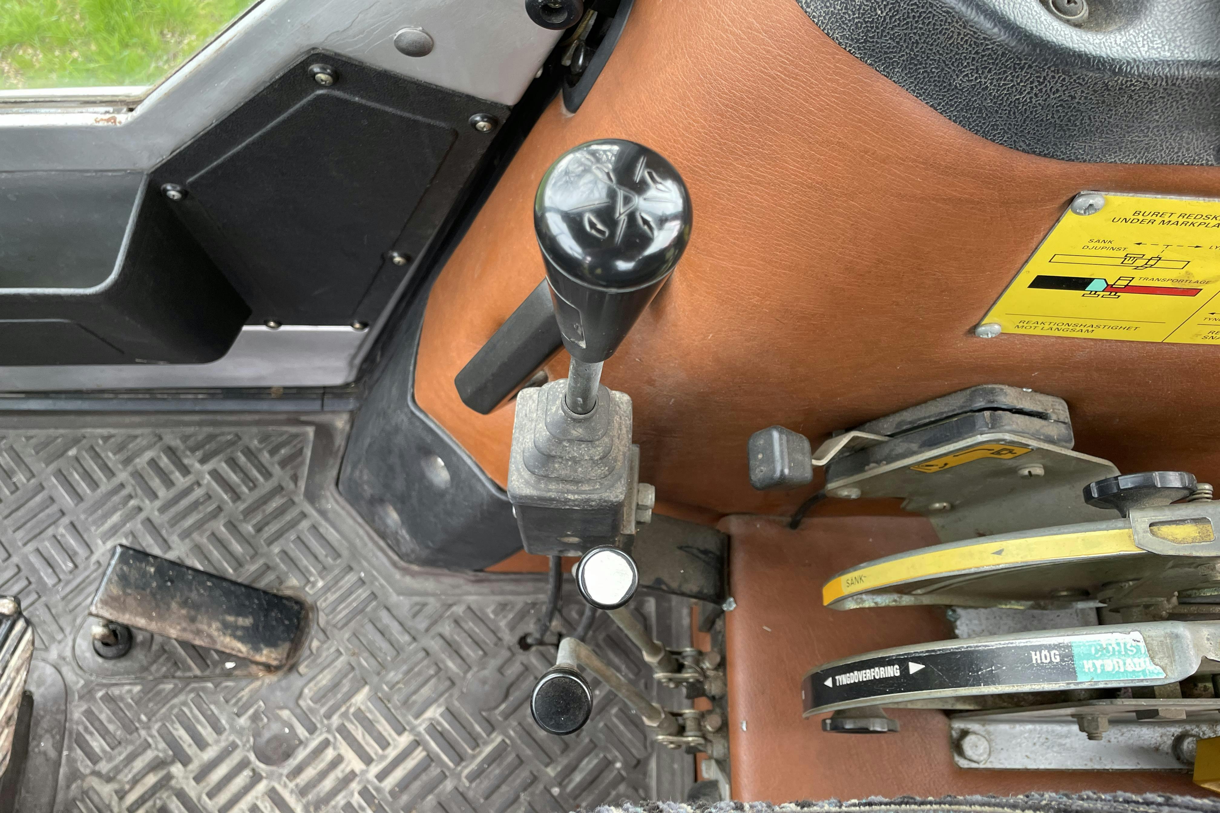 MASSEY FERGUSON 690 4WD -  - Käsitsi - punane - 1985