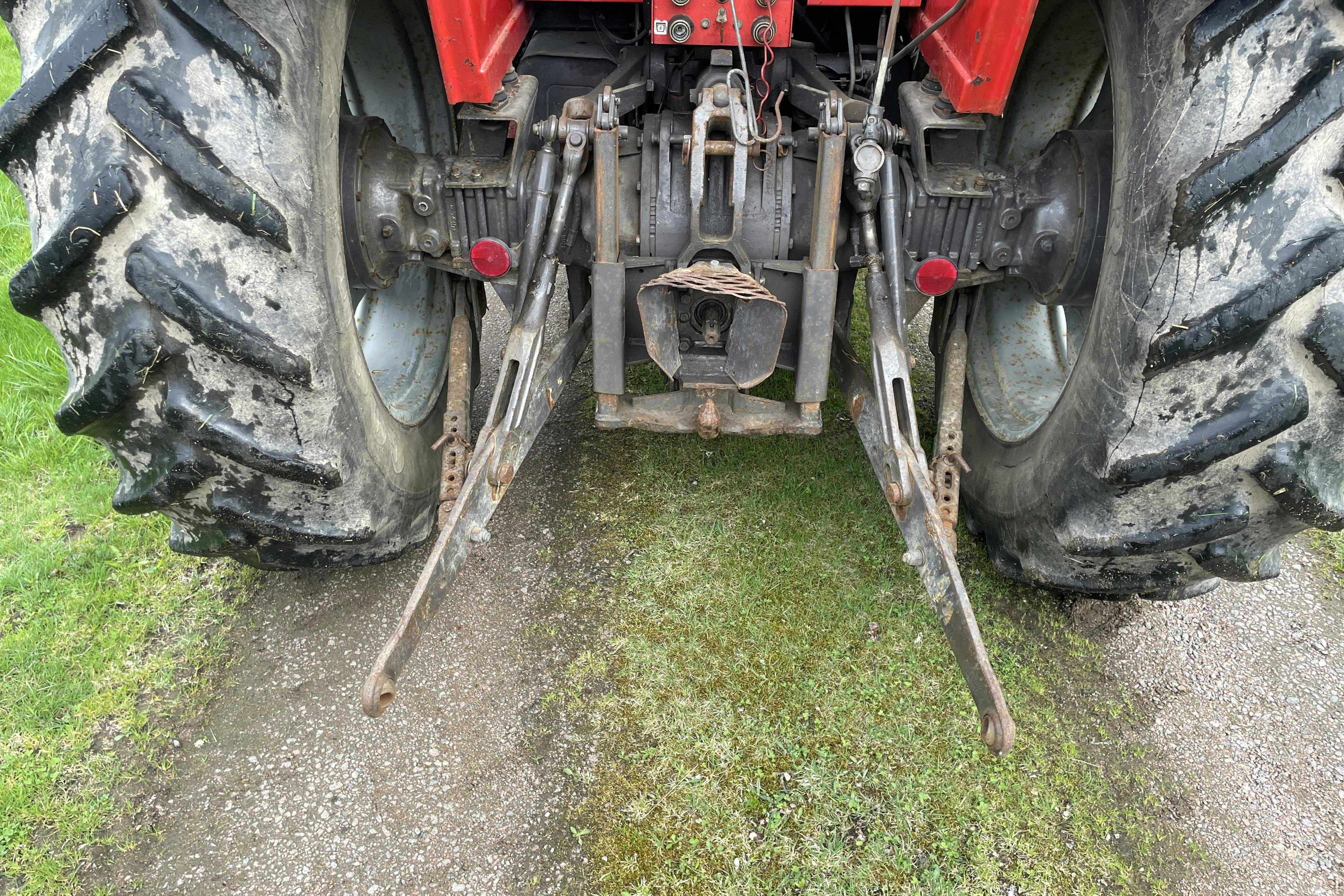 MASSEY FERGUSON 690 4WD -  - Käsitsi - punane - 1985