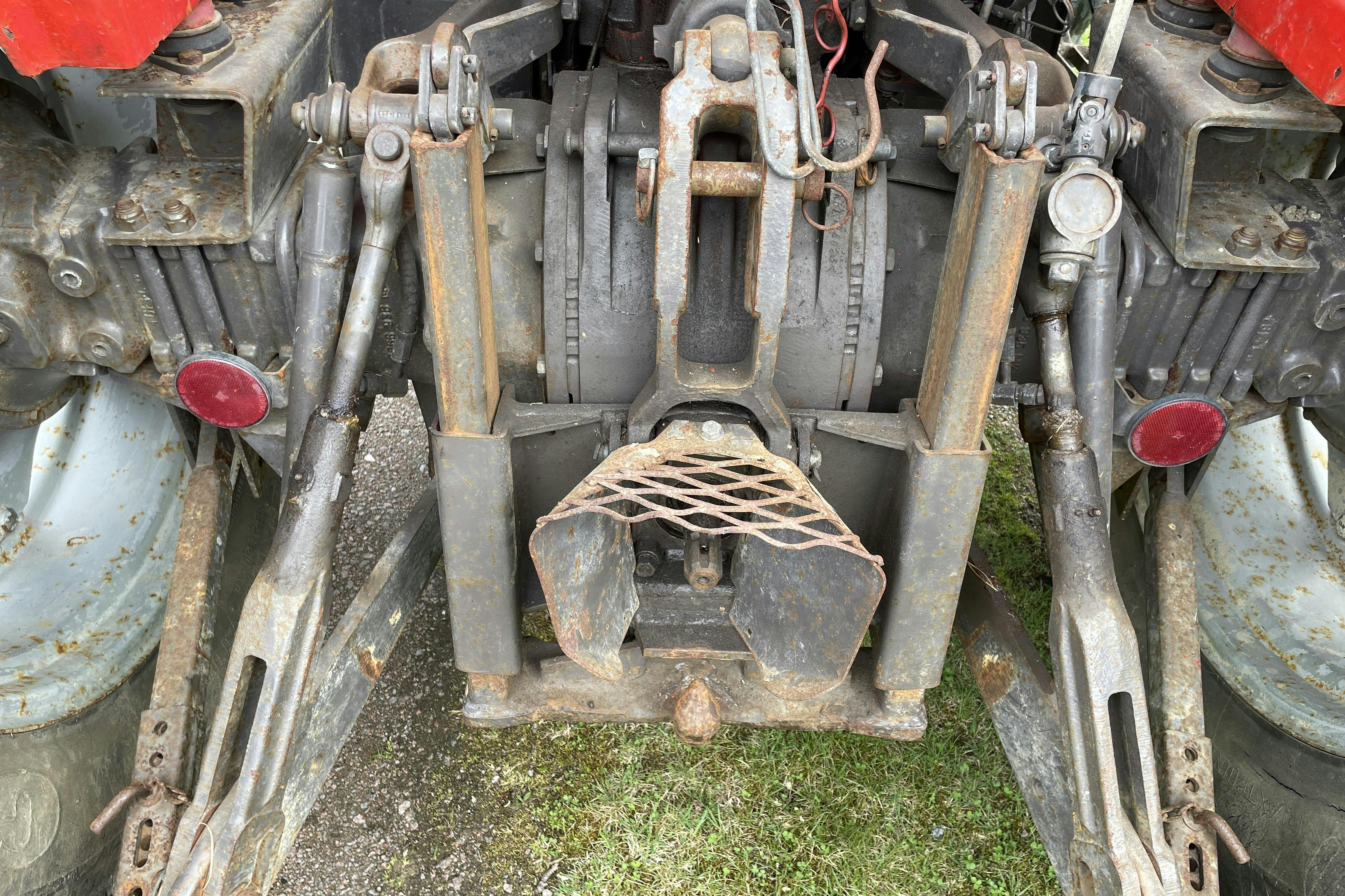 MASSEY FERGUSON 690 4WD -  - Käsitsi - punane - 1985