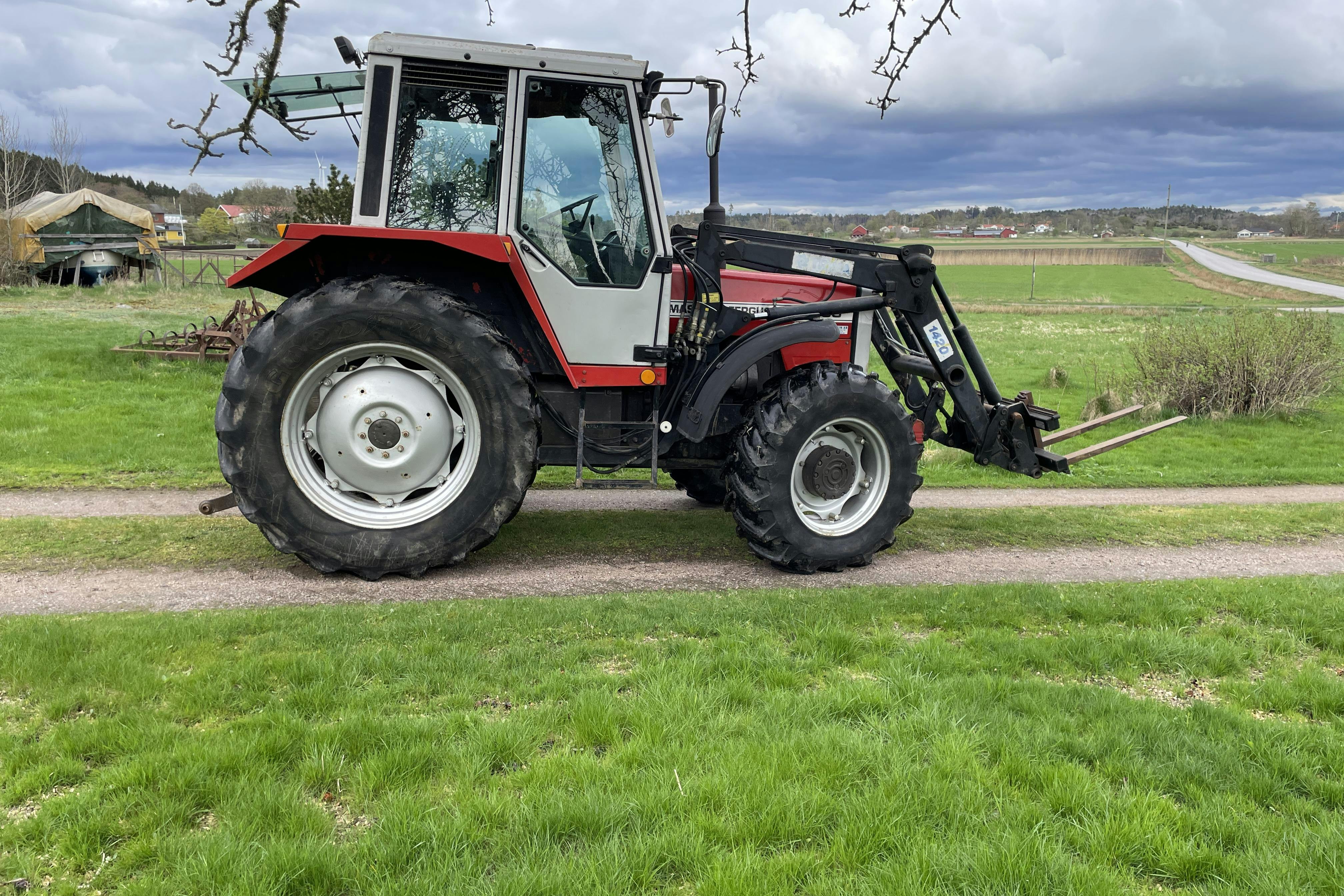 MASSEY FERGUSON 690 4WD -  - Käsitsi - punane - 1985