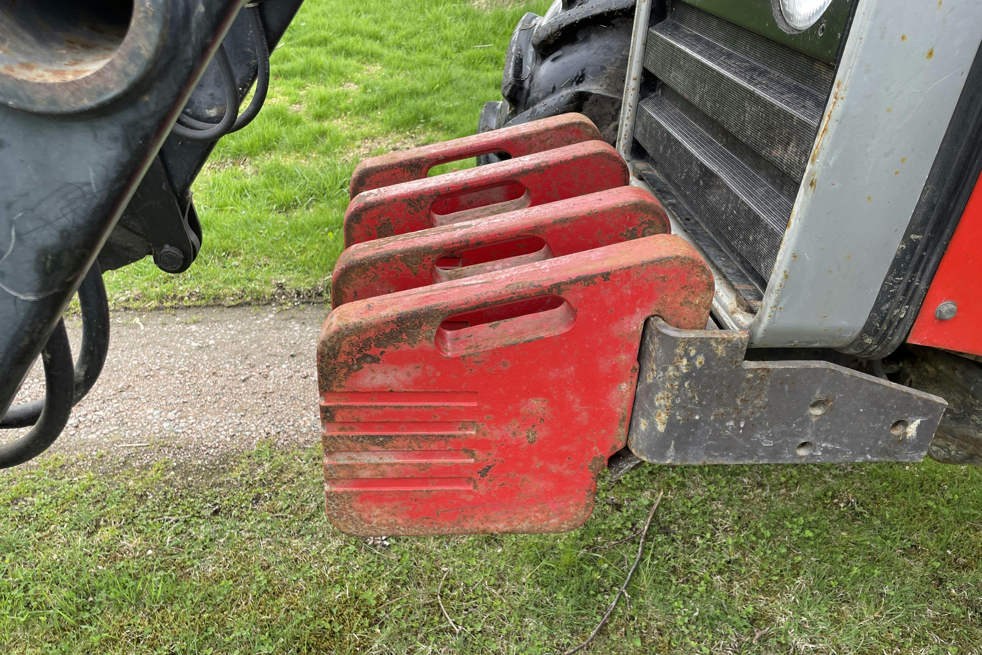 MASSEY FERGUSON 690 4WD -  - Käsitsi - punane - 1985