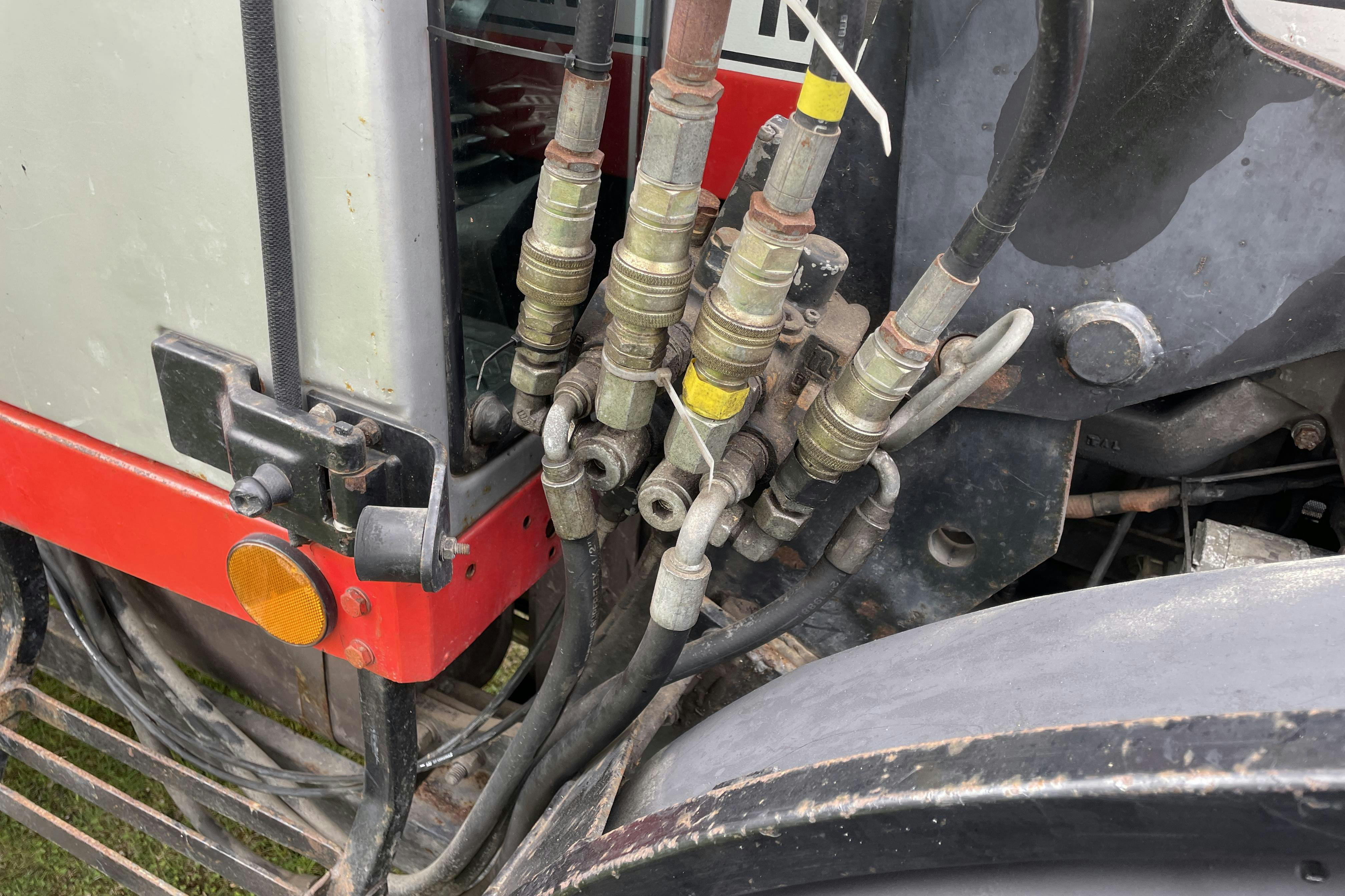 MASSEY FERGUSON 690 4WD -  - Käsitsi - punane - 1985