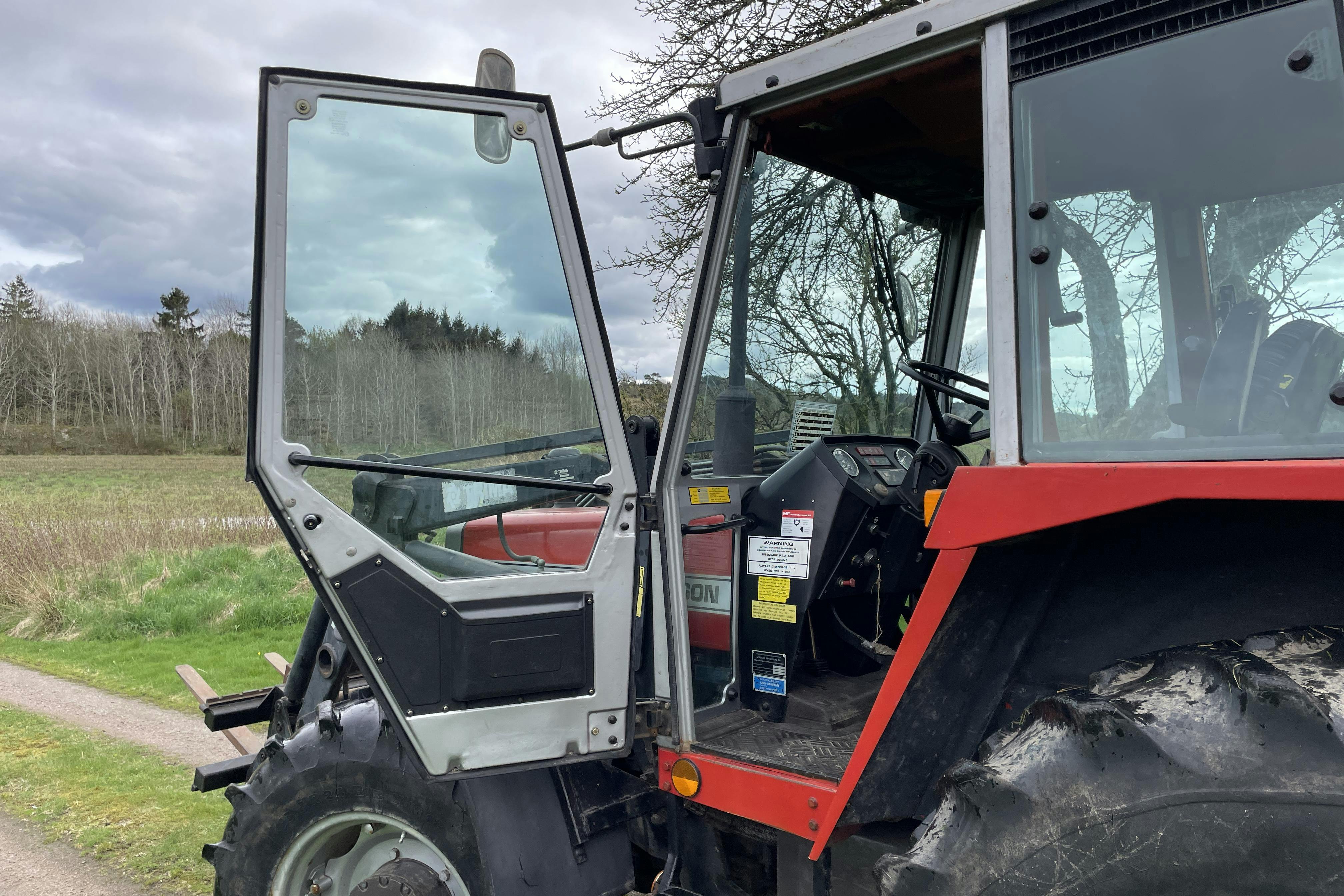 MASSEY FERGUSON 690 4WD -  - Käsitsi - punane - 1985