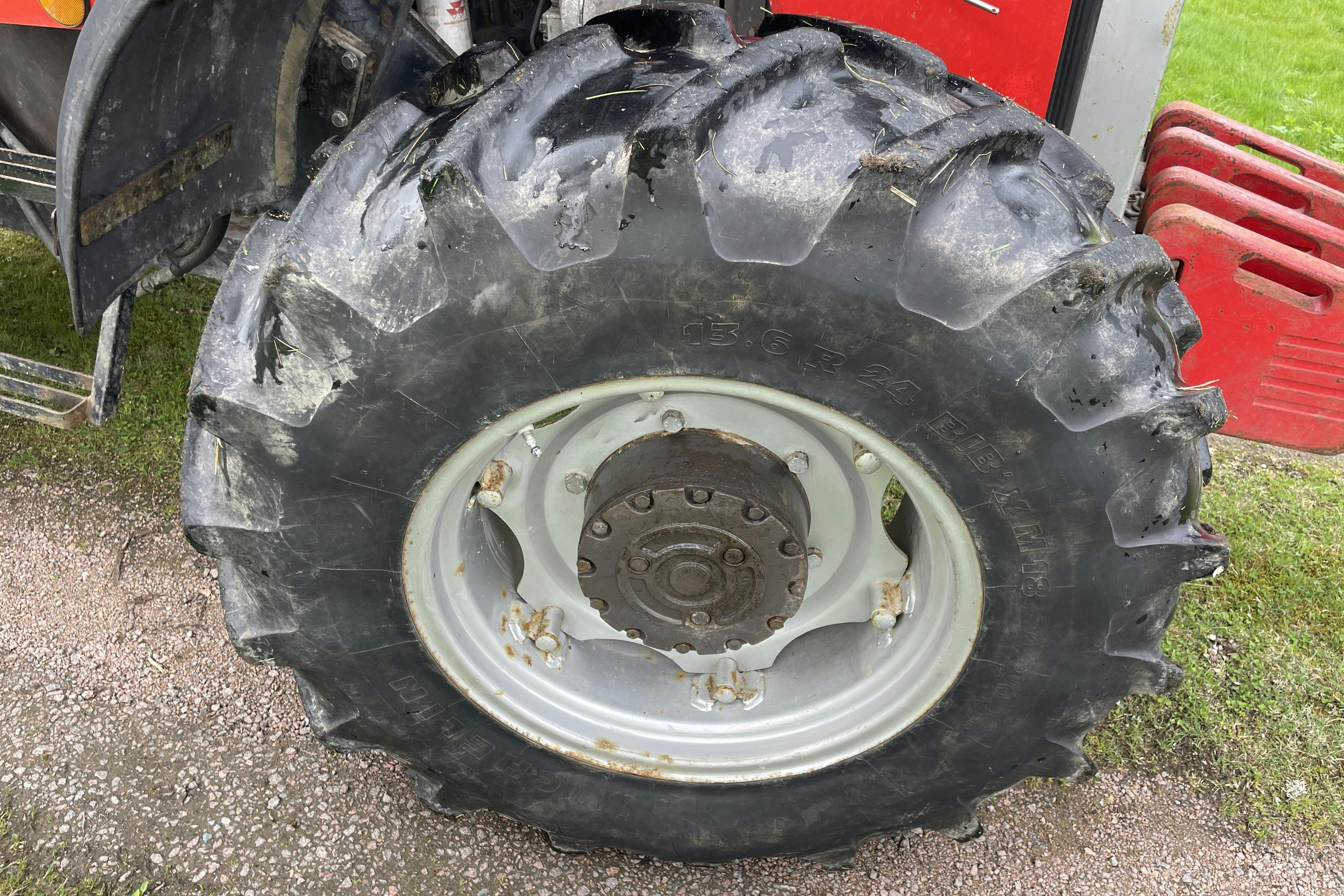 MASSEY FERGUSON 690 4WD -  - Käsitsi - punane - 1985