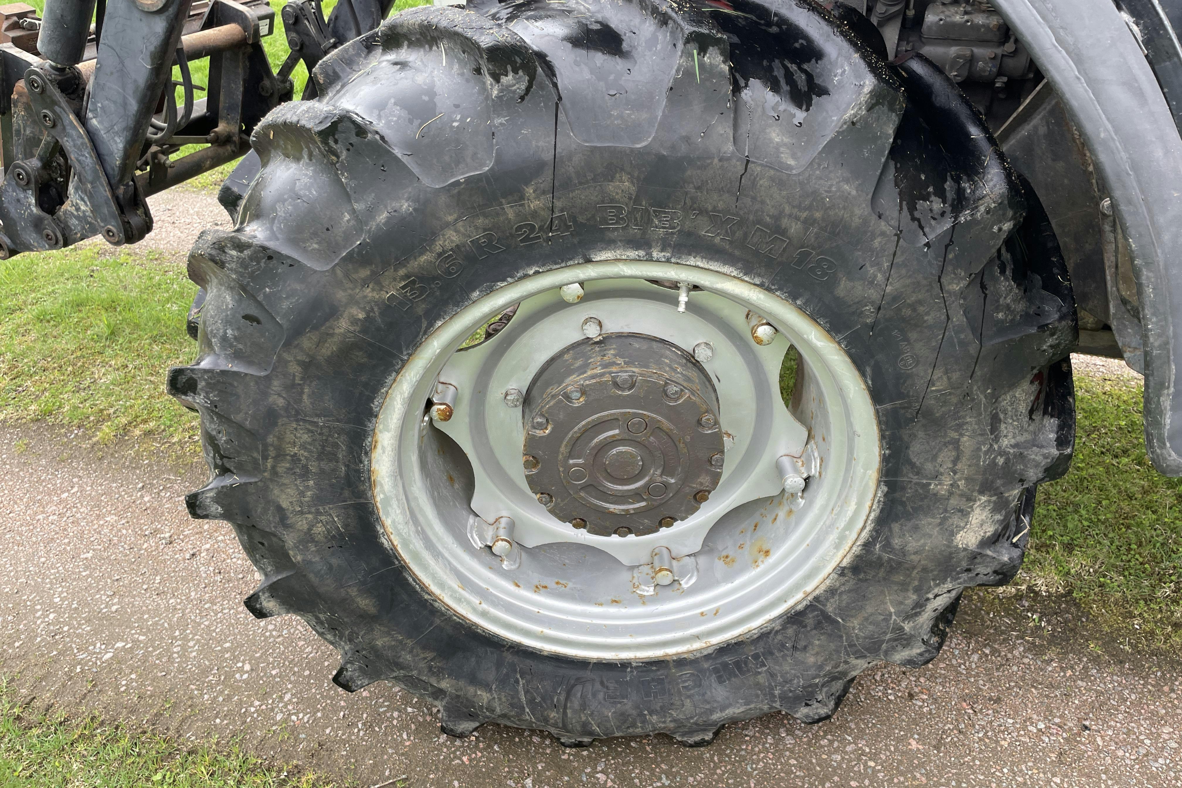 MASSEY FERGUSON 690 4WD -  - Käsitsi - punane - 1985