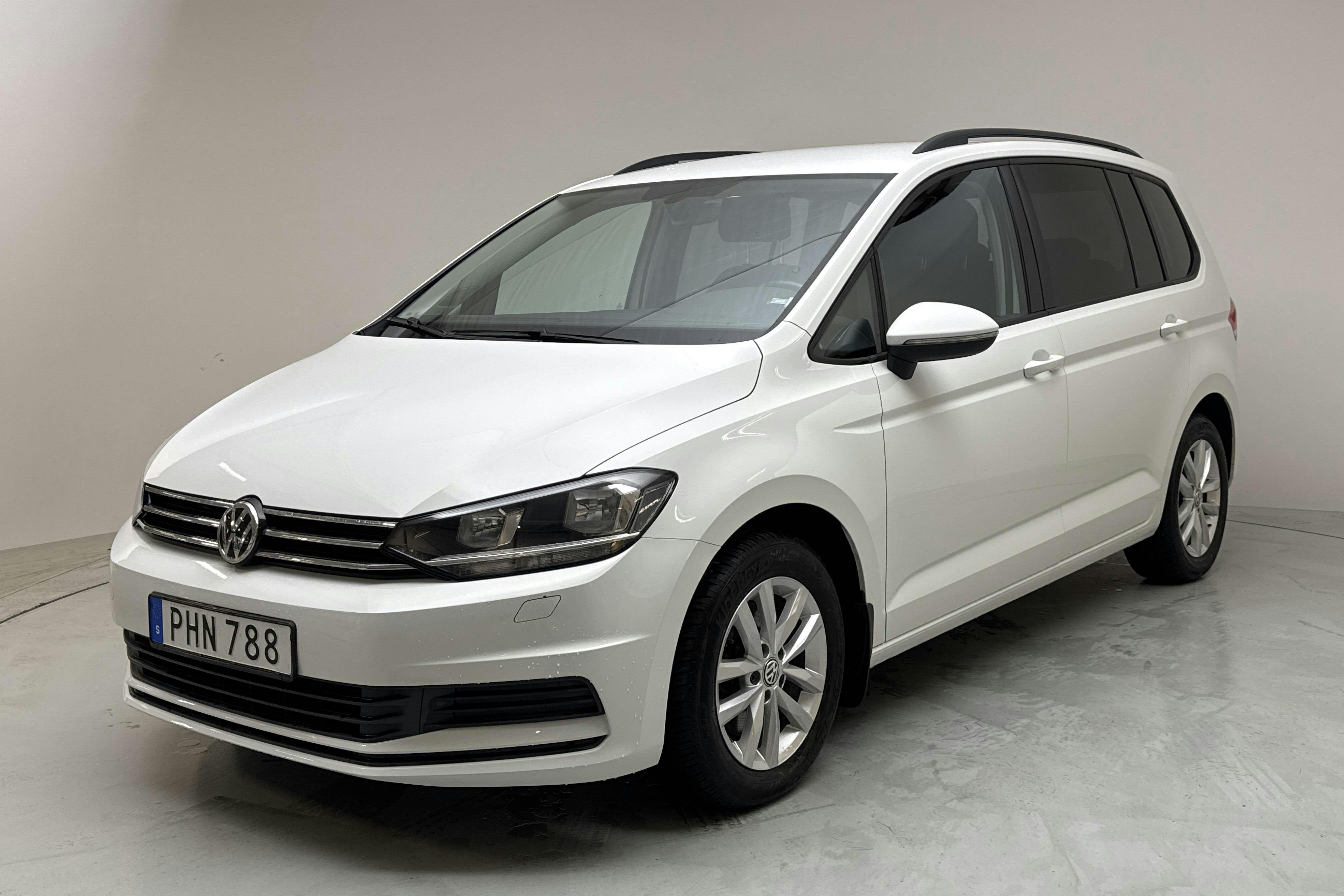 VW Touran 1.6 TDI (115hk) - 43 280 km - Manual - white - 2017