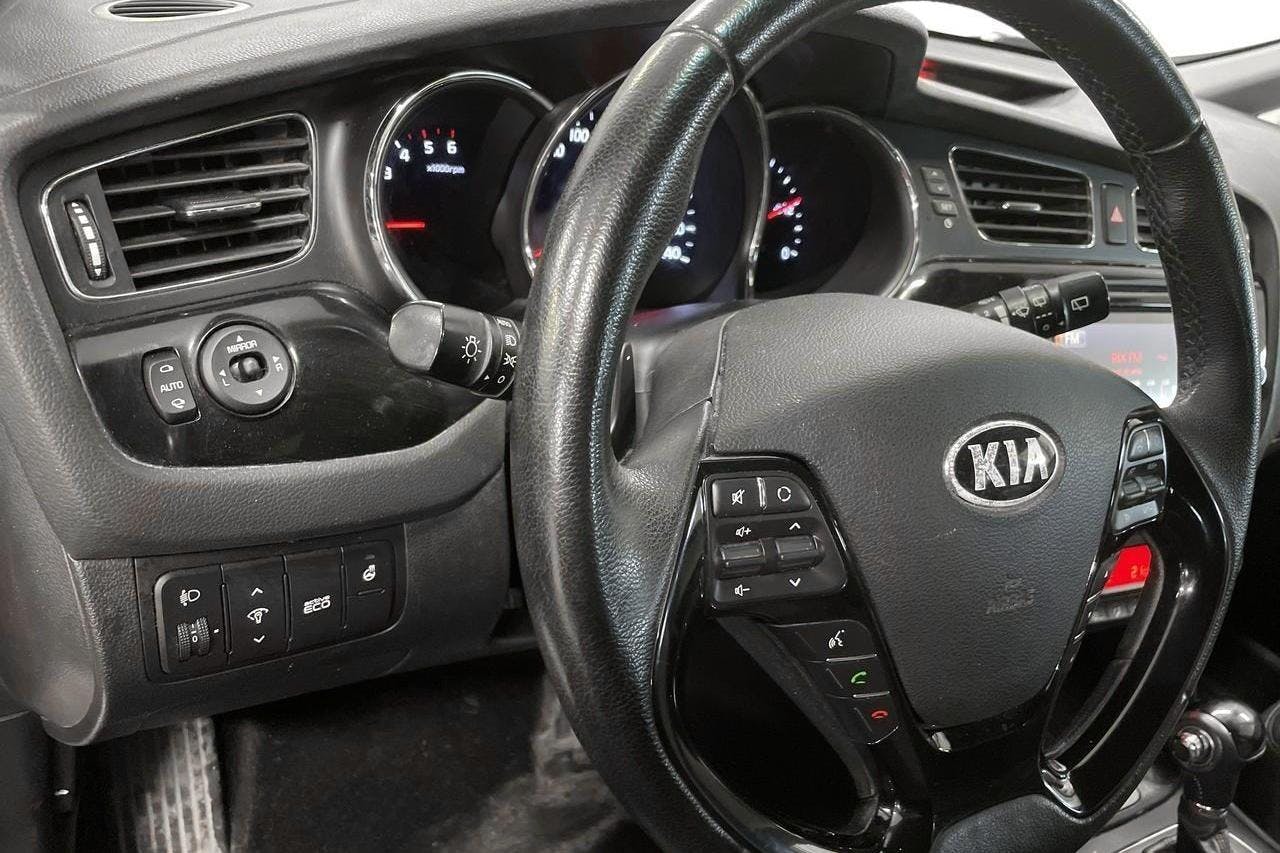 KIA Cee'd 1.6 CRDi SW (128hk) - 131 400 km - Automaattinen - musta - 2014