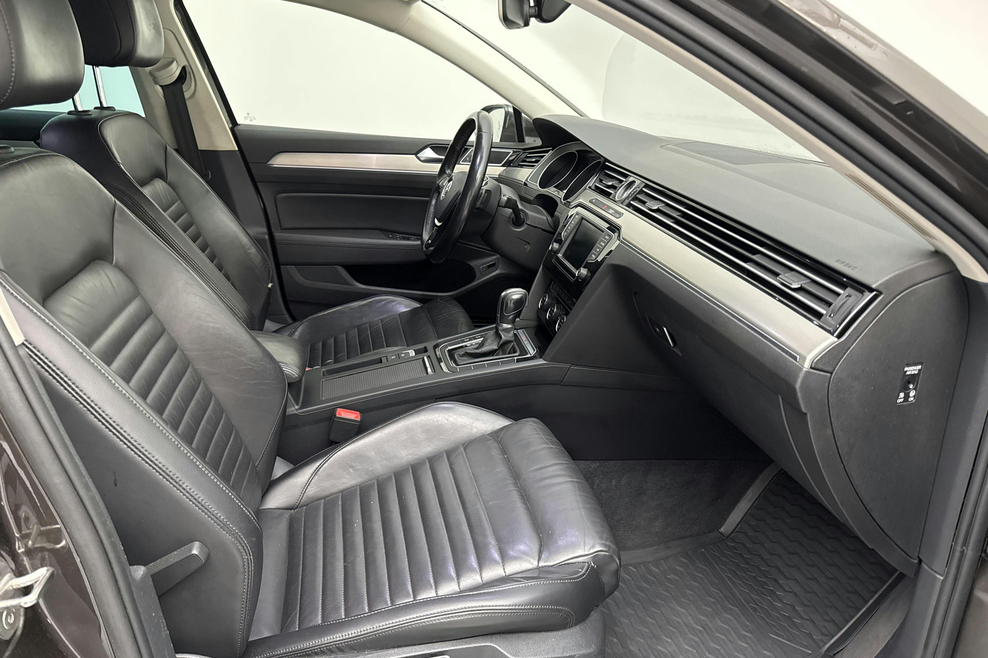 VW Passat 2.0 TDI Sportscombi 4MOTION (190hk) - 190 660 km - Automatic - Dark Brown - 2016