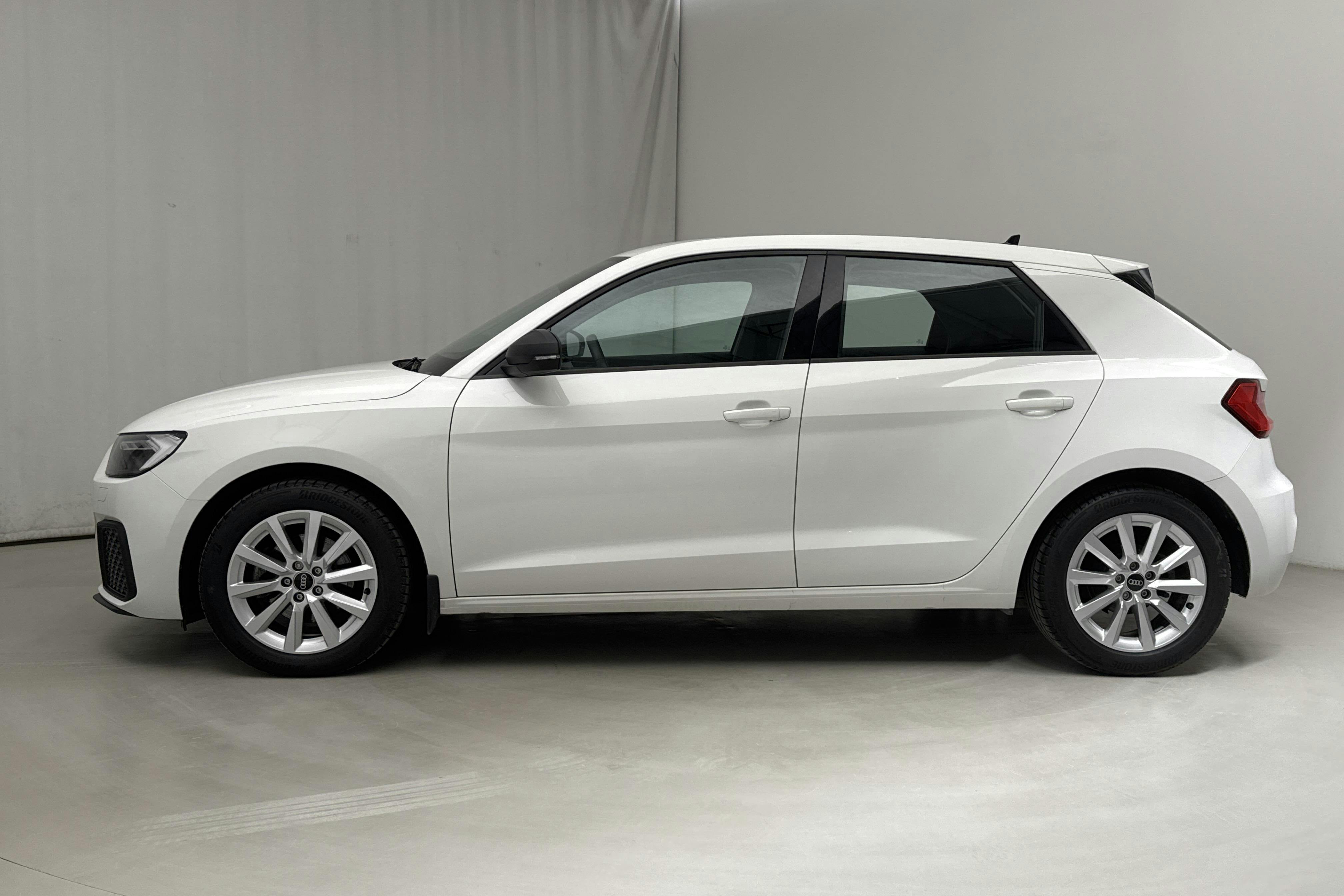 Audi A1 Sportback 30 TFSI (110hk) - 14 910 km - Manual - white - 2021