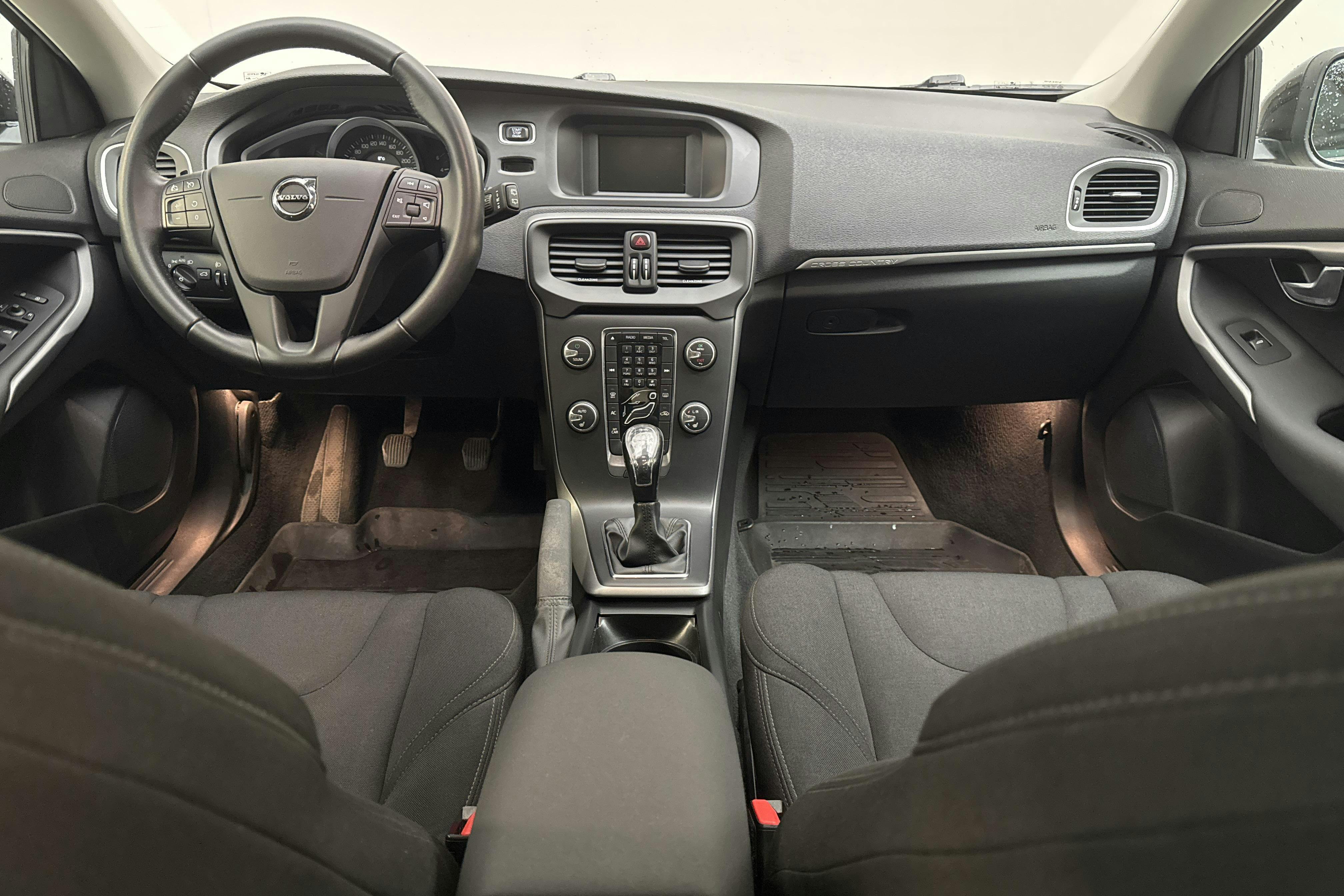 Volvo V40 Cross Country D2 (120hk) - 7 923 mil - Manuell - brun - 2017