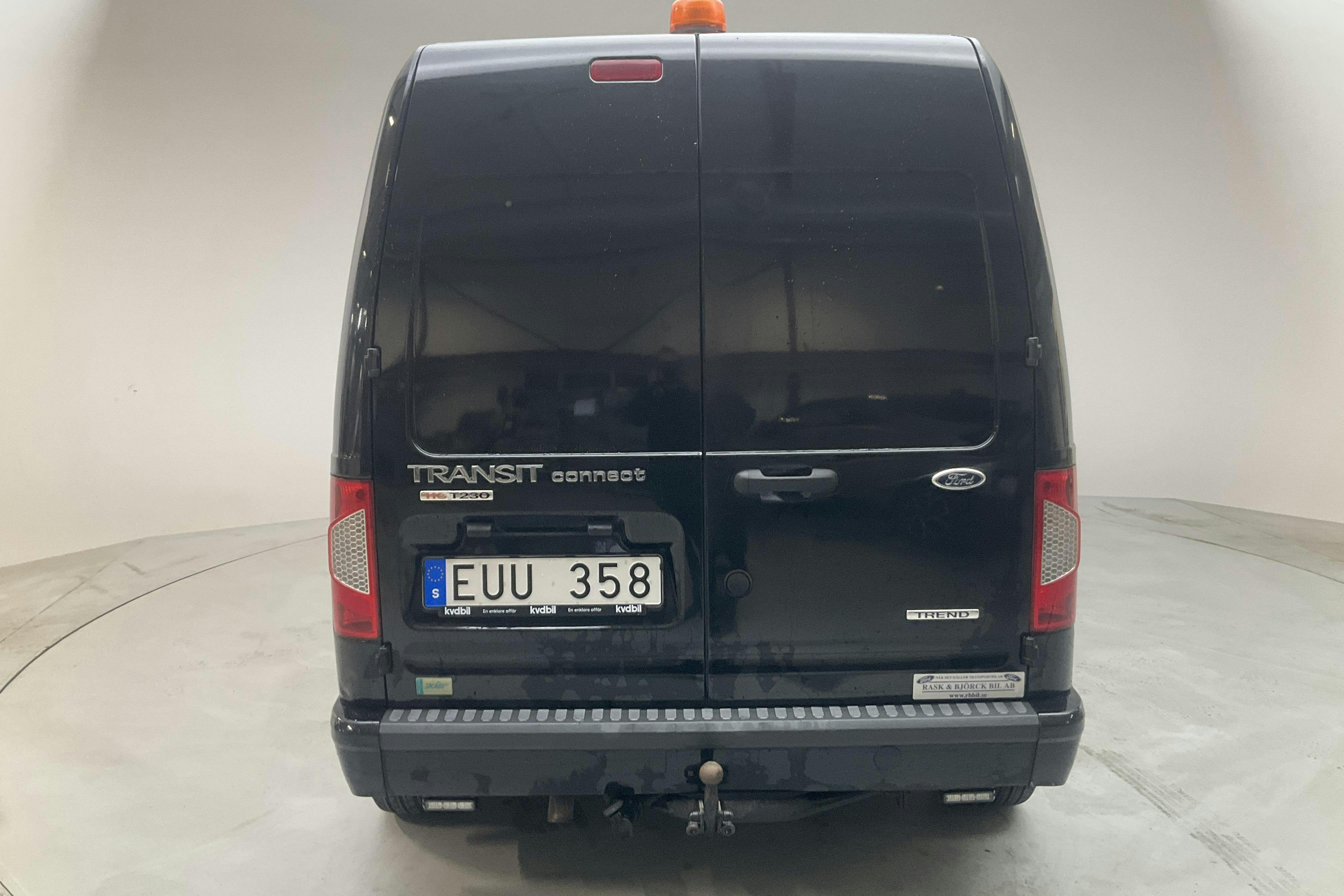 Ford Transit Connect 1.8 TDCi (110hk) - 121 680 km - Käsitsi - must - 2013