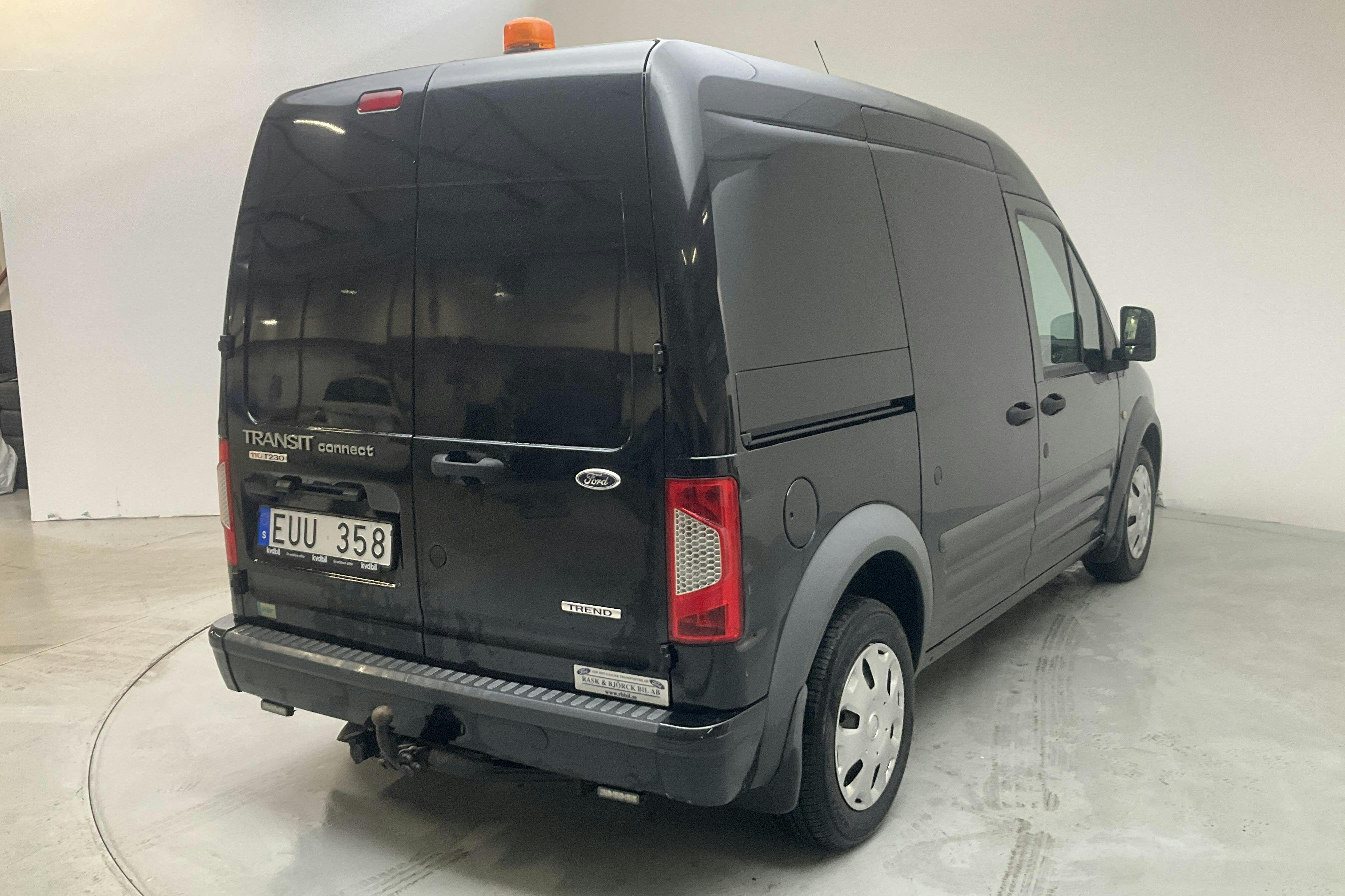 Ford Transit Connect 1.8 TDCi (110hk) - 121 680 km - Käsitsi - must - 2013