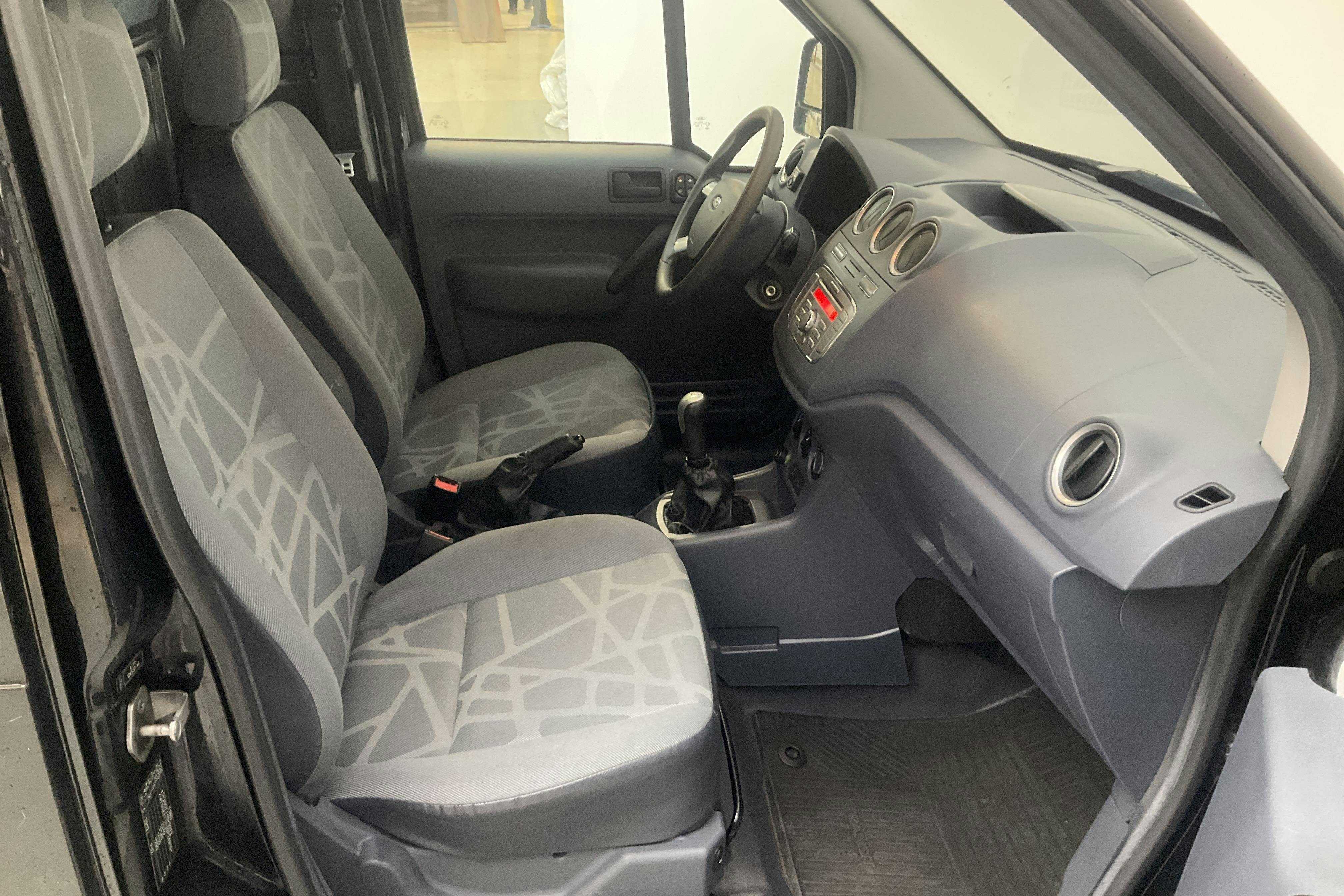 Ford Transit Connect 1.8 TDCi (110hk) - 121 680 km - Käsitsi - must - 2013