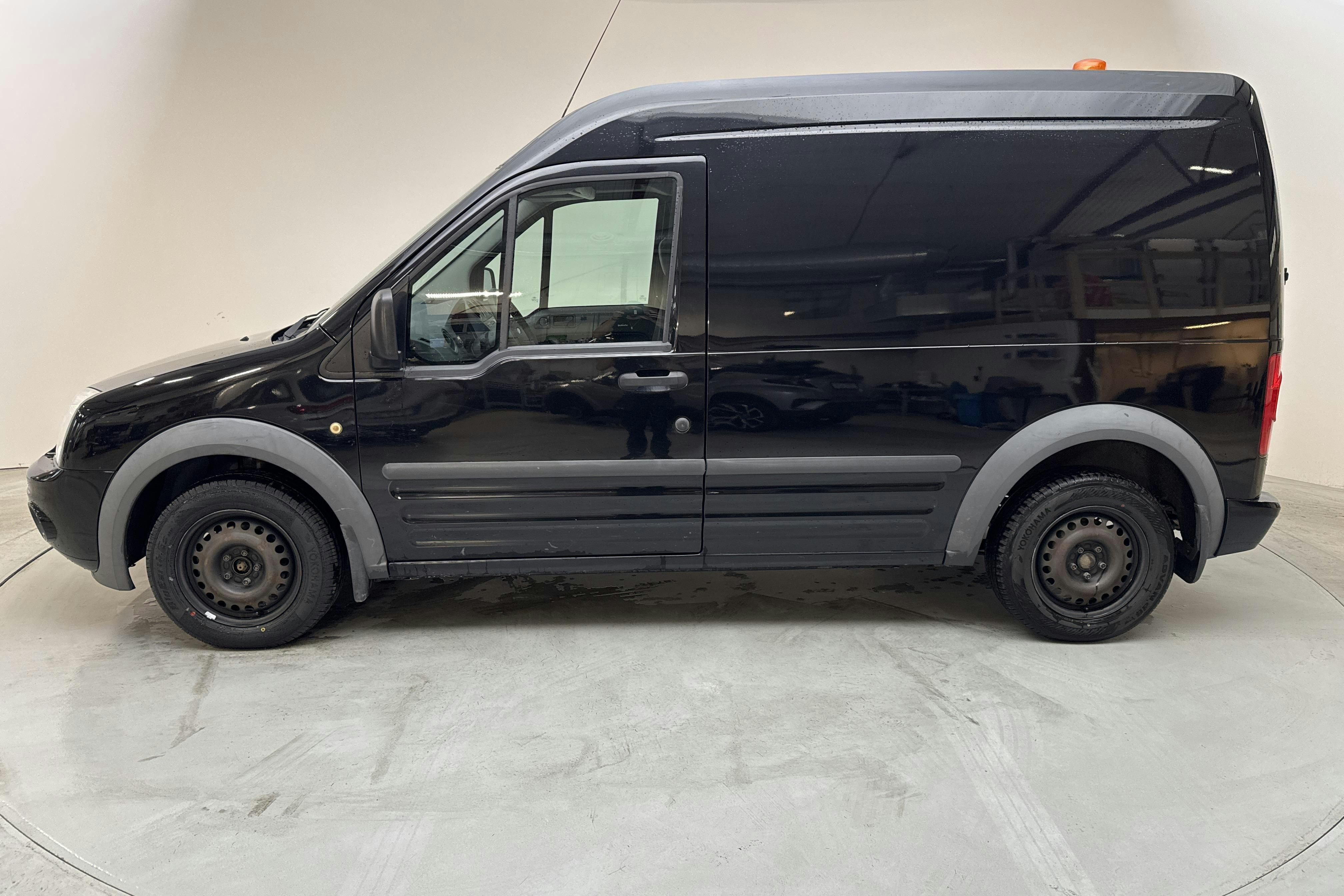 Ford Transit Connect 1.8 TDCi (110hk) - 13 206 mil - Manuell - svart - 2013