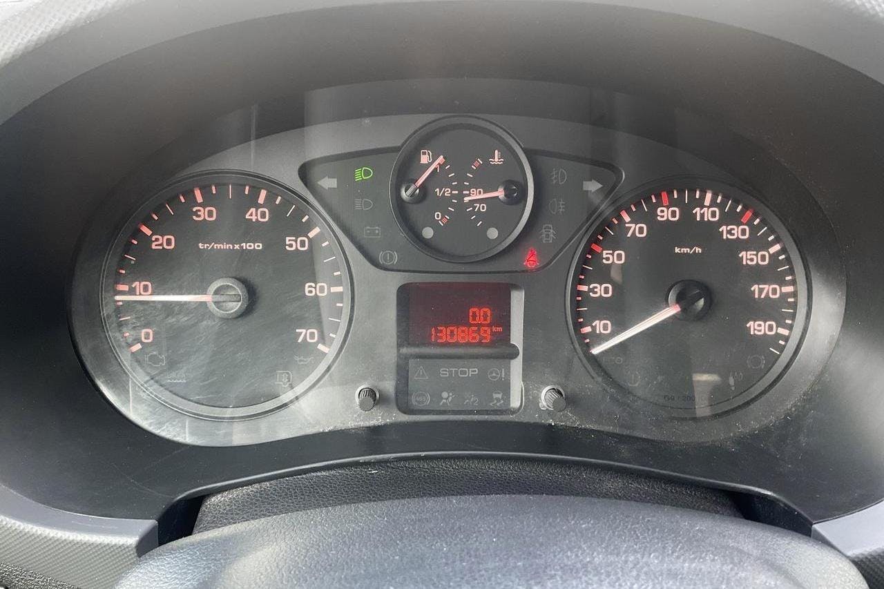 Peugeot Partner 1.6 e-HDI Skåp (90hk) - 130 860 km - Käsitsi - valge - 2014
