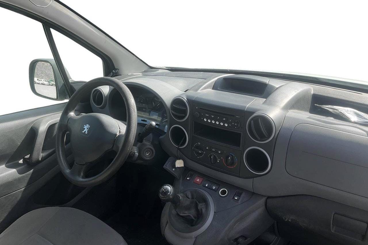 Peugeot Partner 1.6 e-HDI Skåp (90hk) - 130 860 km - Käsitsi - valge - 2014