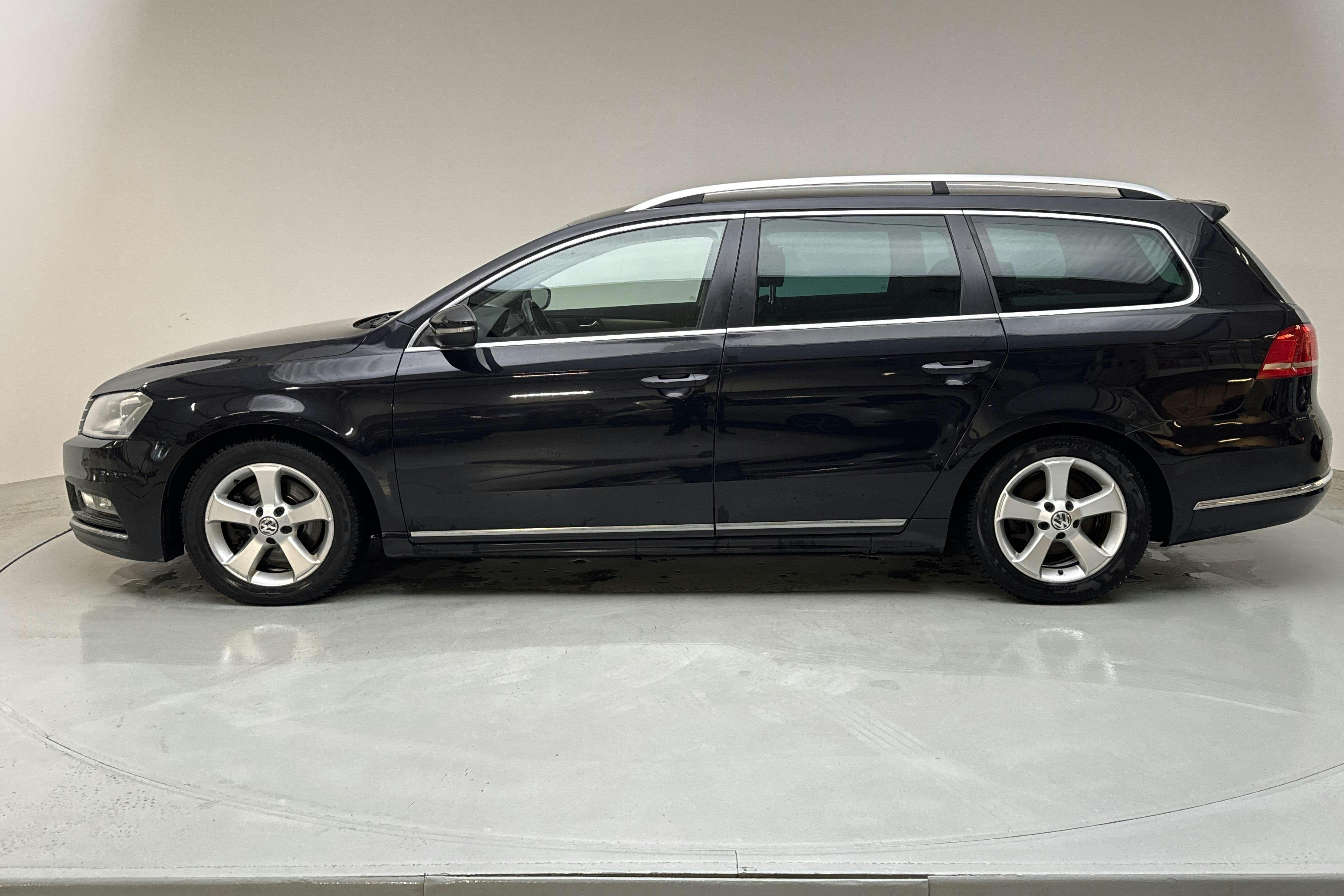 VW Passat 2.0 TDI BlueMotion Technology Variant 4Motion (170hk) - 180 120 km - Automaattinen - musta - 2013