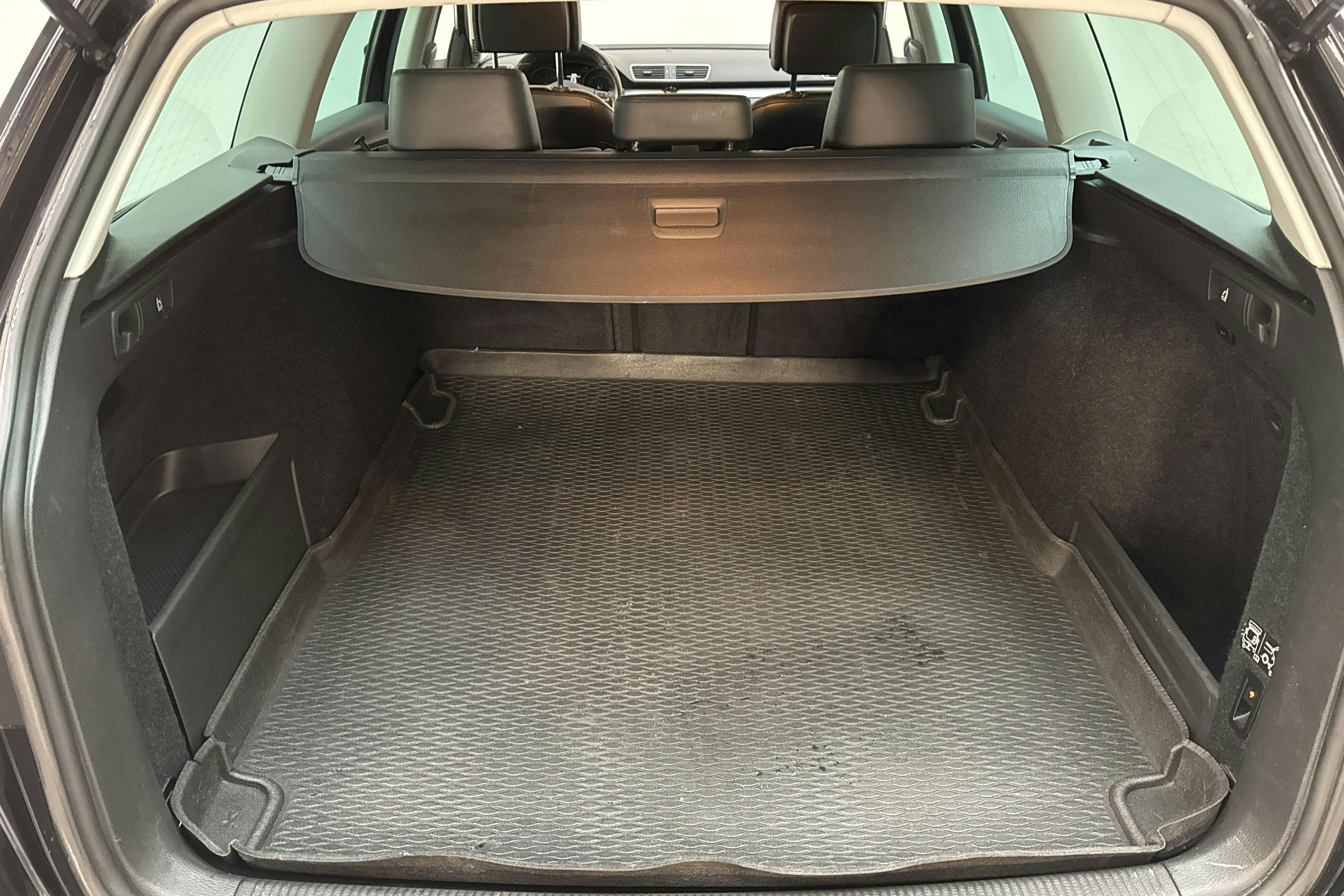 VW Passat 2.0 TDI BlueMotion Technology Variant 4Motion (170hk) - 180 120 km - Automaattinen - musta - 2013