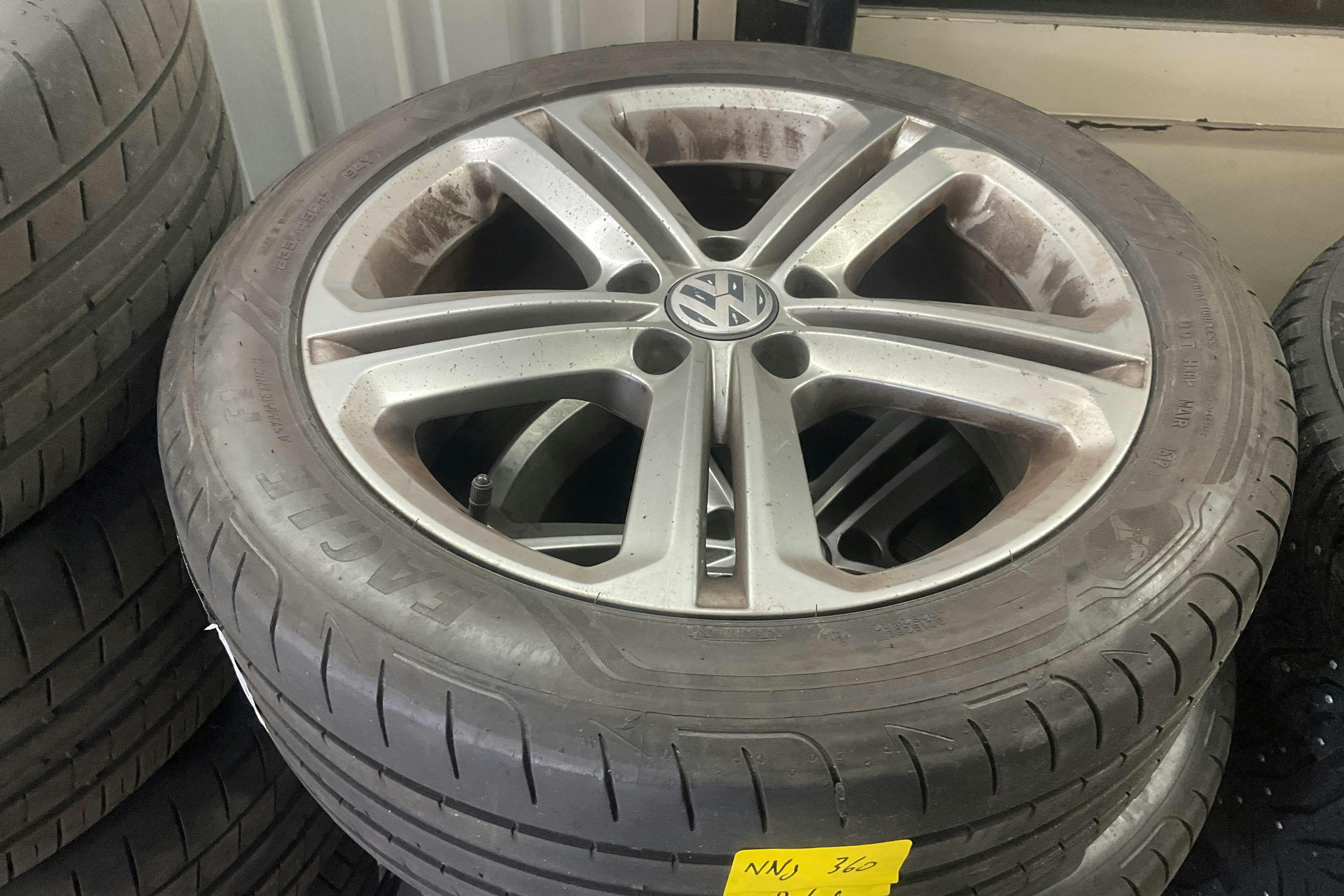 VW Passat 2.0 TDI BlueMotion Technology Variant 4Motion (170hk) - 180 120 km - Automaattinen - musta - 2013