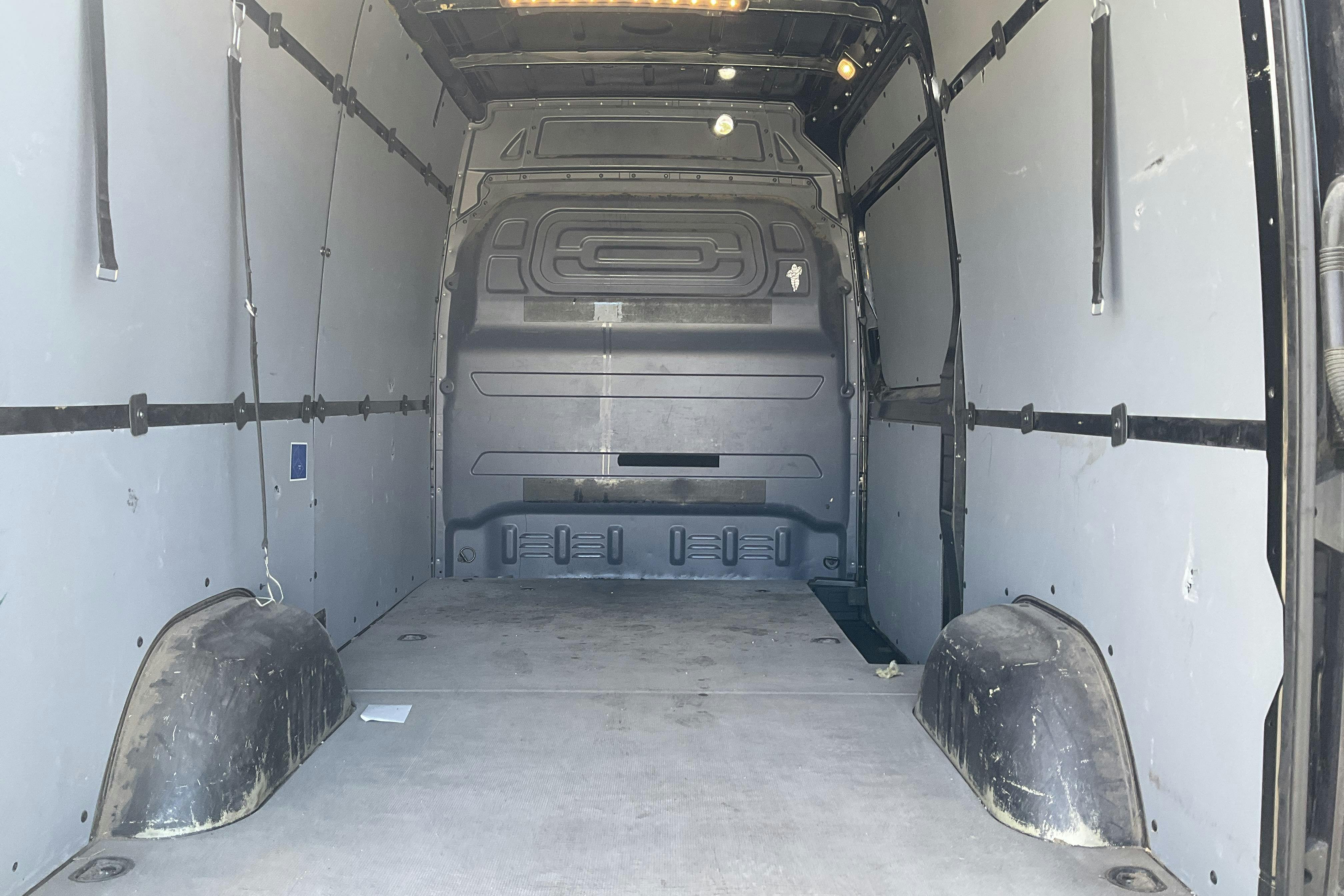 Mercedes Sprinter 316 CDI Skåp RWD (163hk) - 196 270 km - Automaatne - must - 2020
