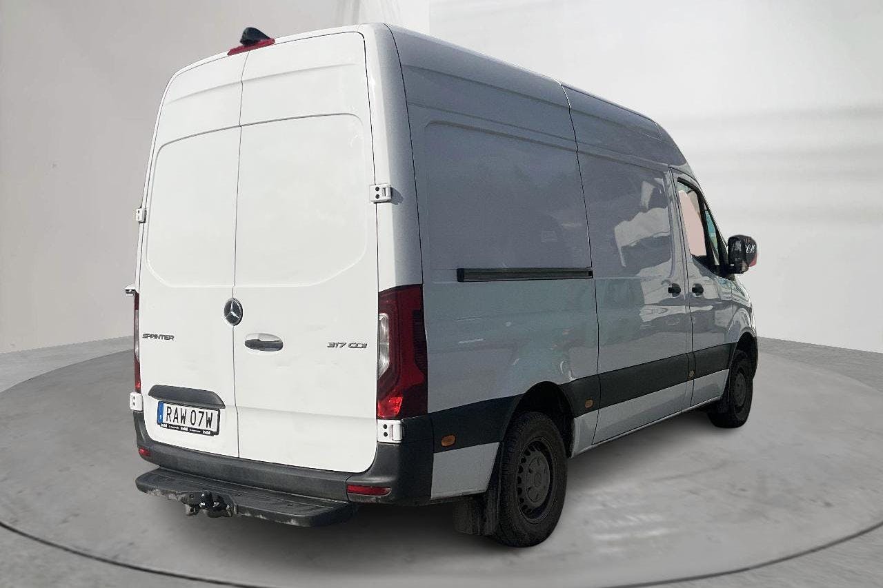 Mercedes Sprinter 317 CDI Skåp RWD (170hk) - 3 975 mil - Automat - vit - 2024