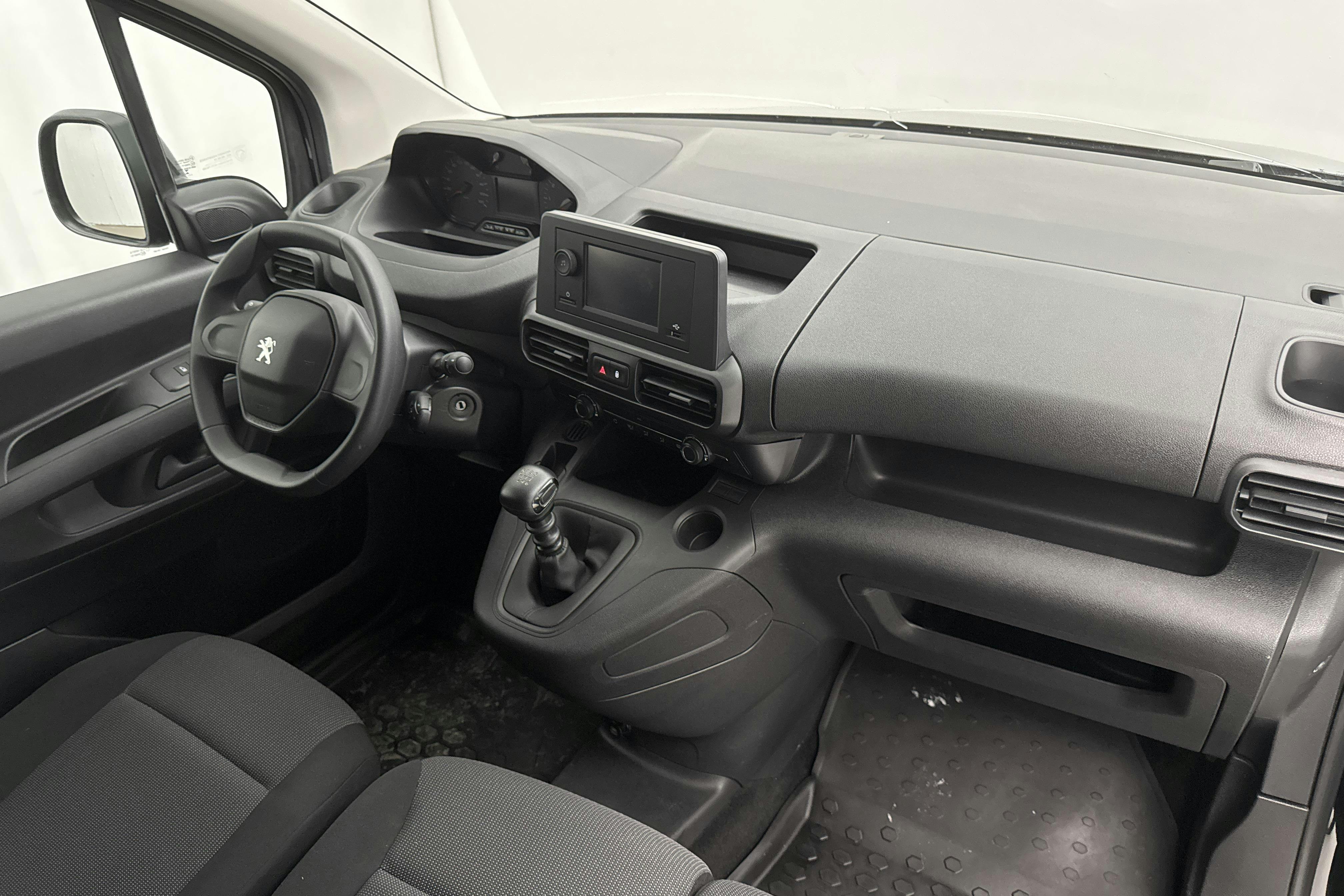 Peugeot Partner 1.5 HDI Skåp (100hk) - 2 086 mil - Manuell - svart - 2023