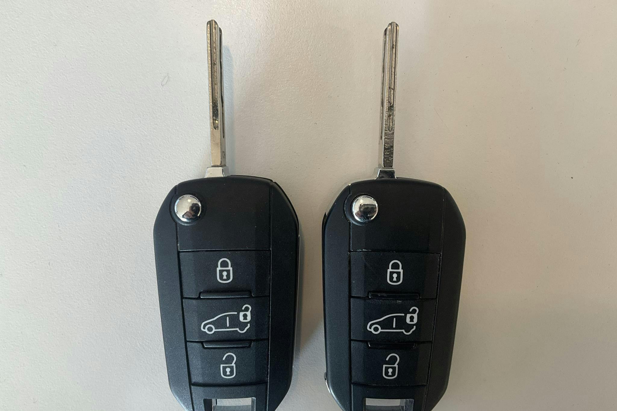 Peugeot Partner 1.5 HDI Skåp (100hk) - 2 086 mil - Manuell - svart - 2023
