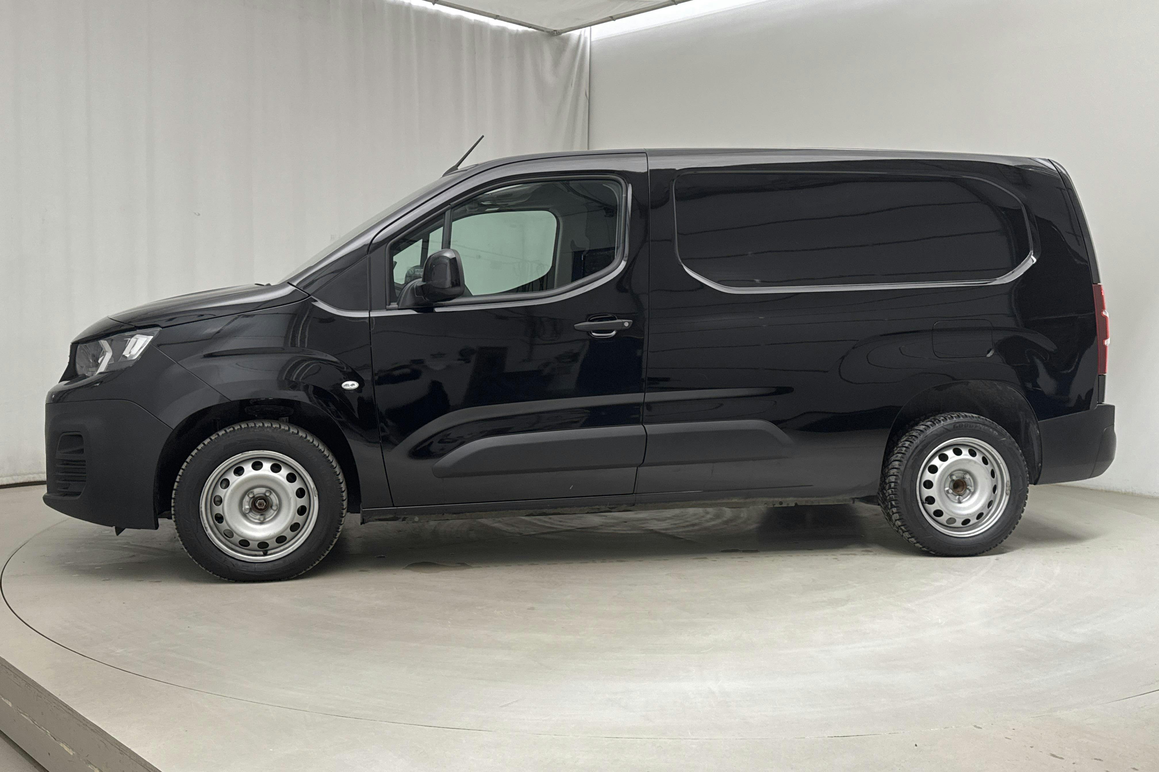 Peugeot Partner 1.5 HDI Skåp (100hk) - 2 086 mil - Manuell - svart - 2023