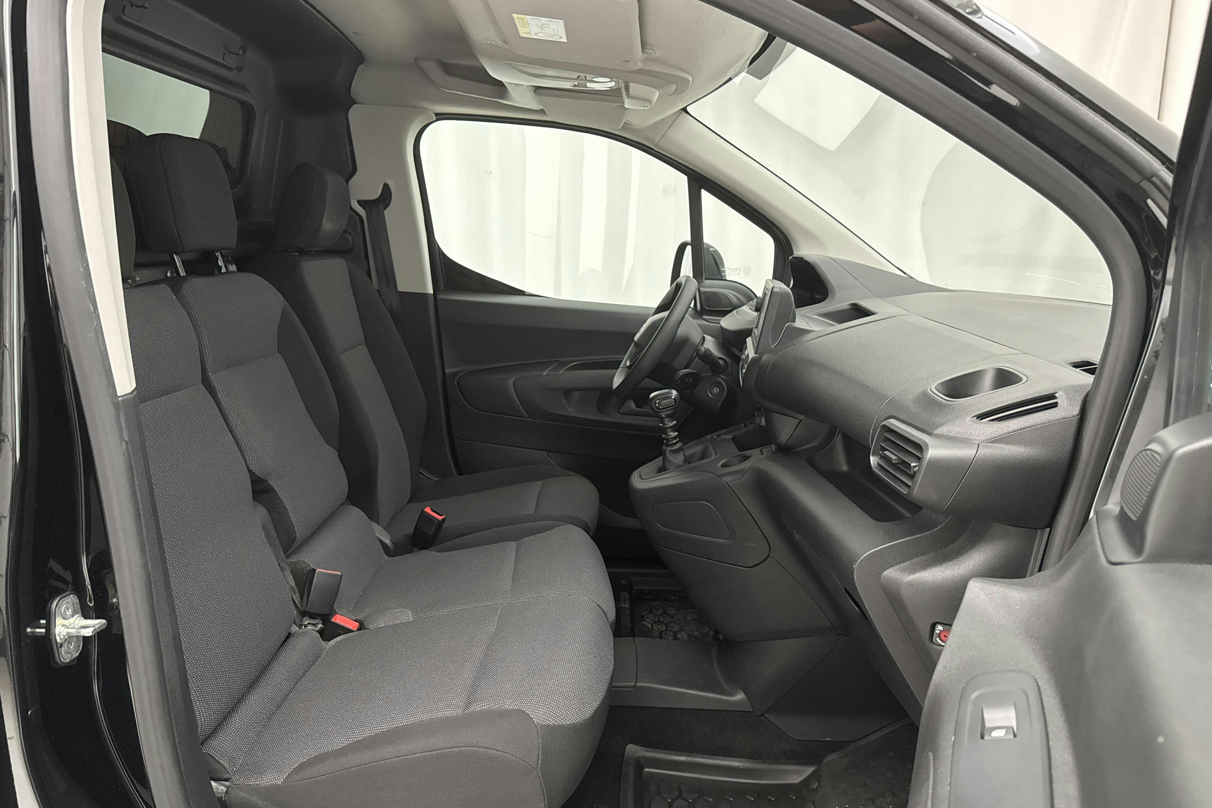 Peugeot Partner 1.5 HDI Skåp (100hk) - 2 086 mil - Manuell - svart - 2023