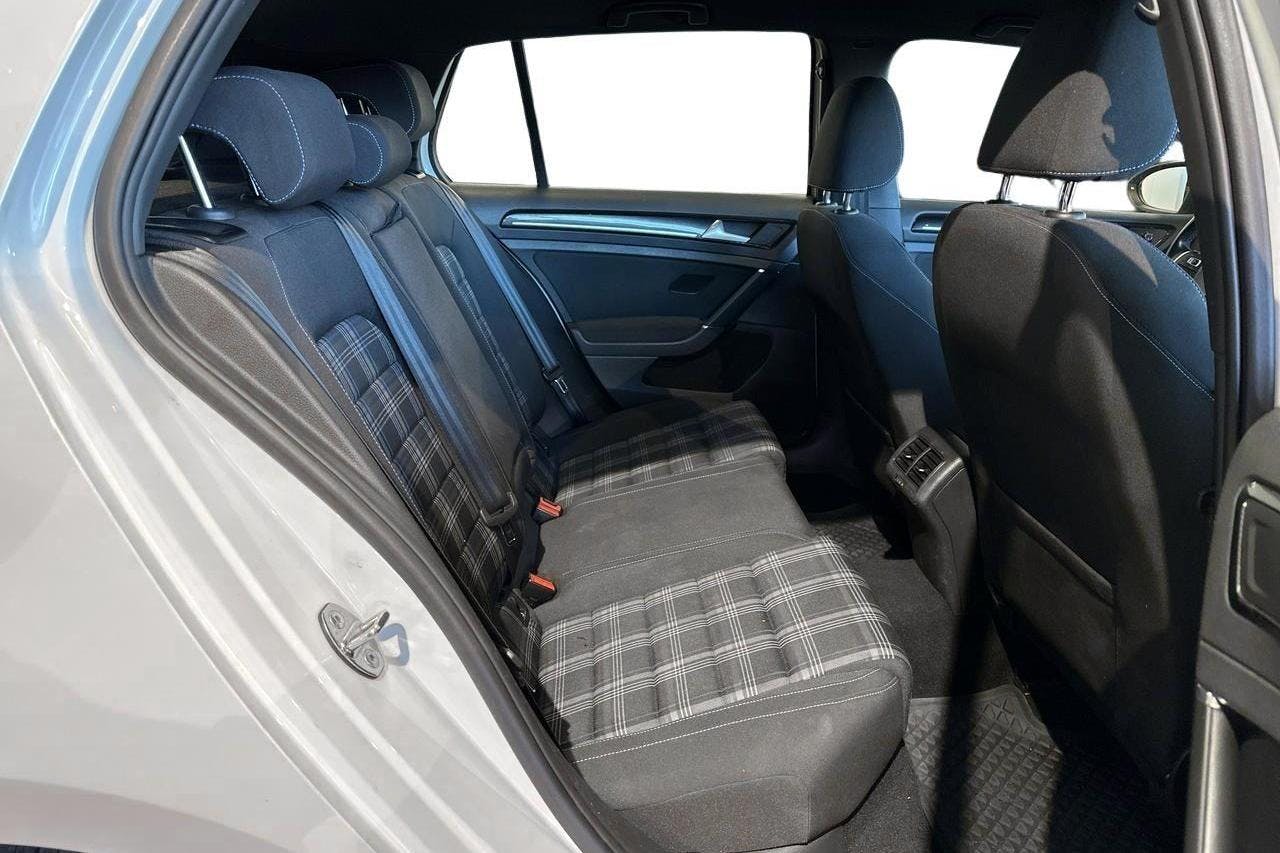 VW Golf VII 1.4 Plug-in-Hybrid 5dr (204hk) - 84 380 km - Automatic - white - 2016