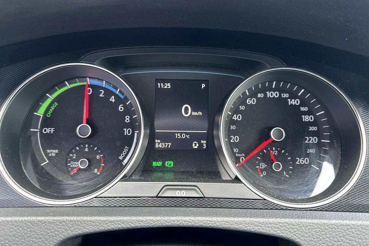 VW Golf VII 1.4 Plug-in-Hybrid 5dr (204hk) - 84 380 km - Automatic - white - 2016