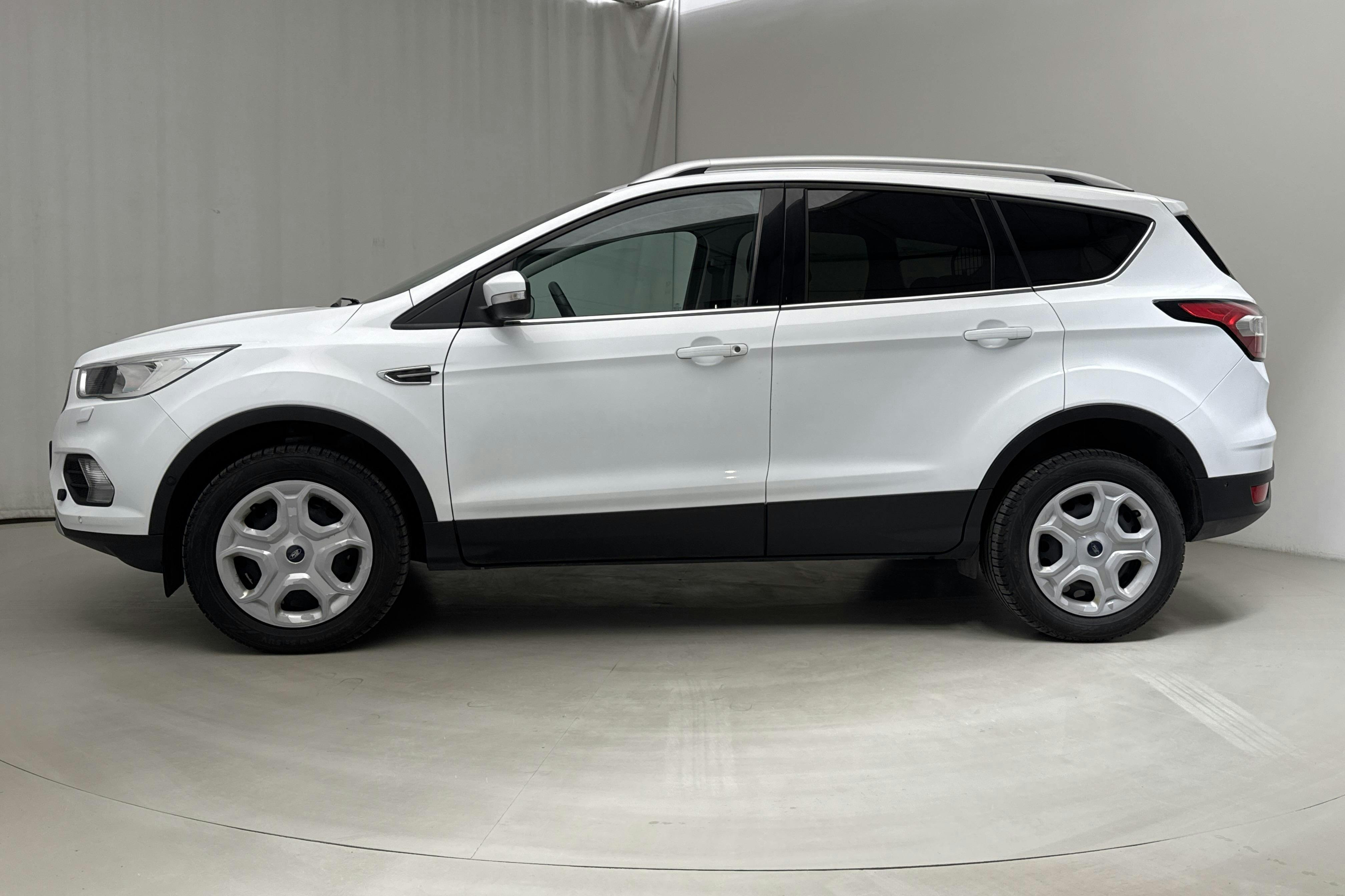 Ford Kuga 2.0 TDCi AWD (150hk) - 9 116 mil - Manuell - vit - 2019