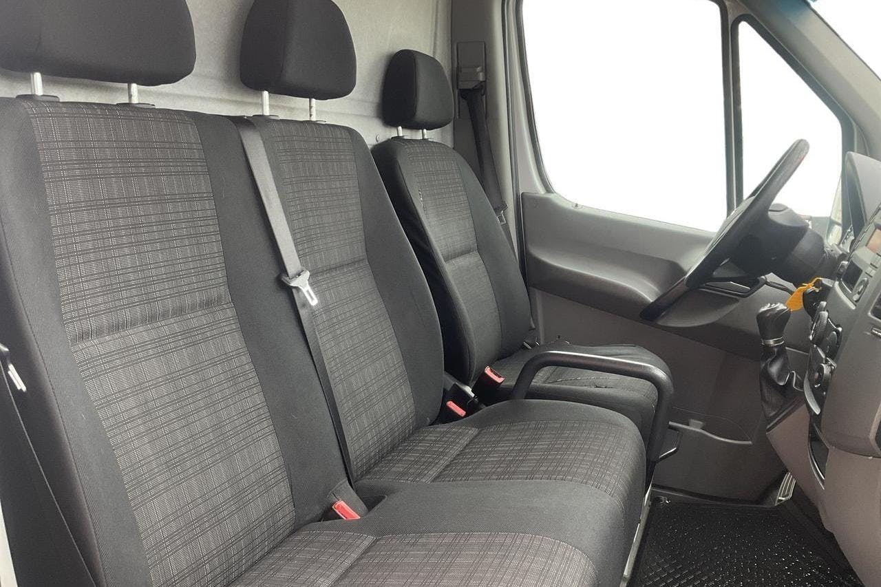 Mercedes Sprinter 316 CDI (163hk) - 323 500 km - Automaatne - valge - 2015
