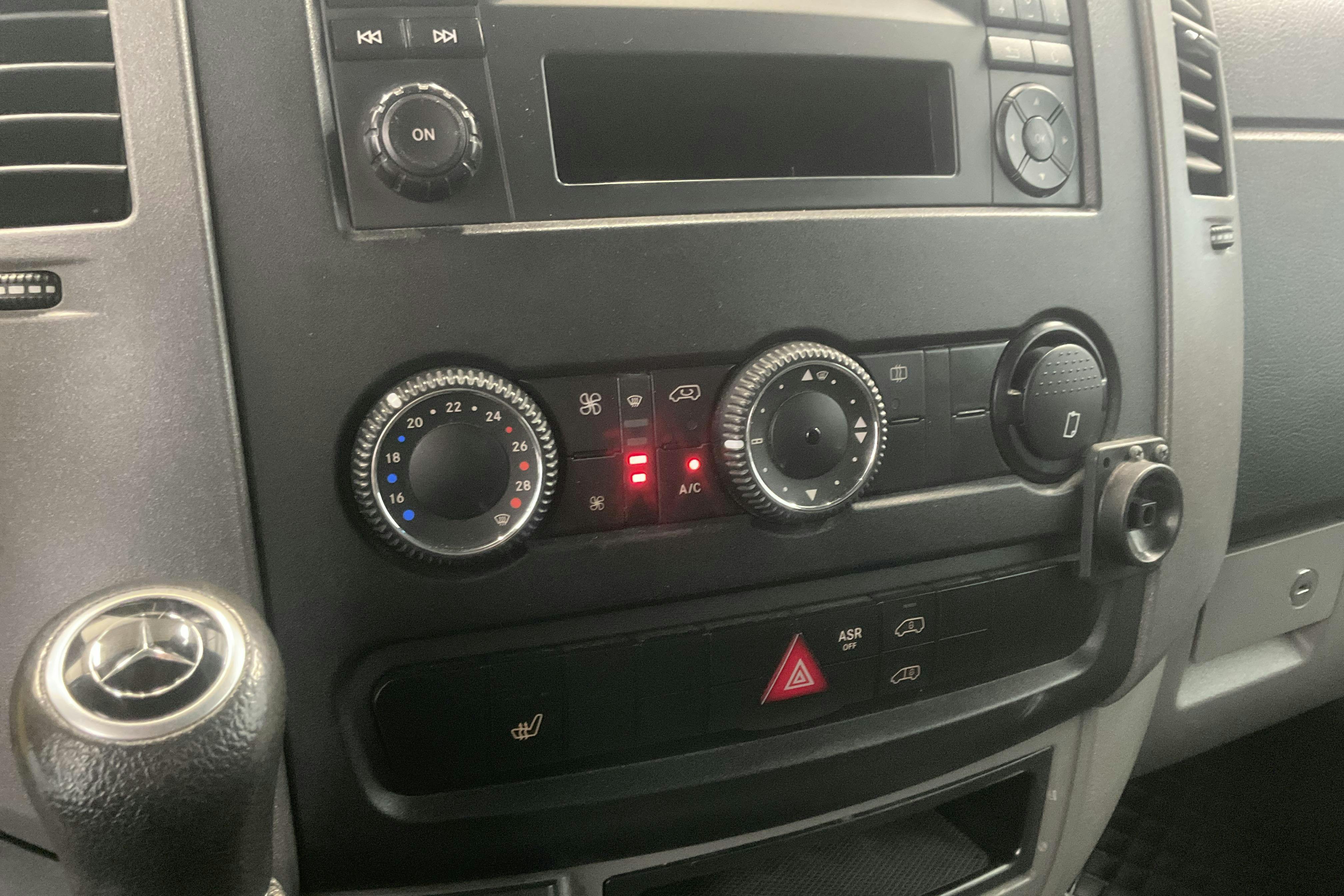 Mercedes Sprinter 316 CDI (163hk) - 323 500 km - Automaatne - valge - 2015