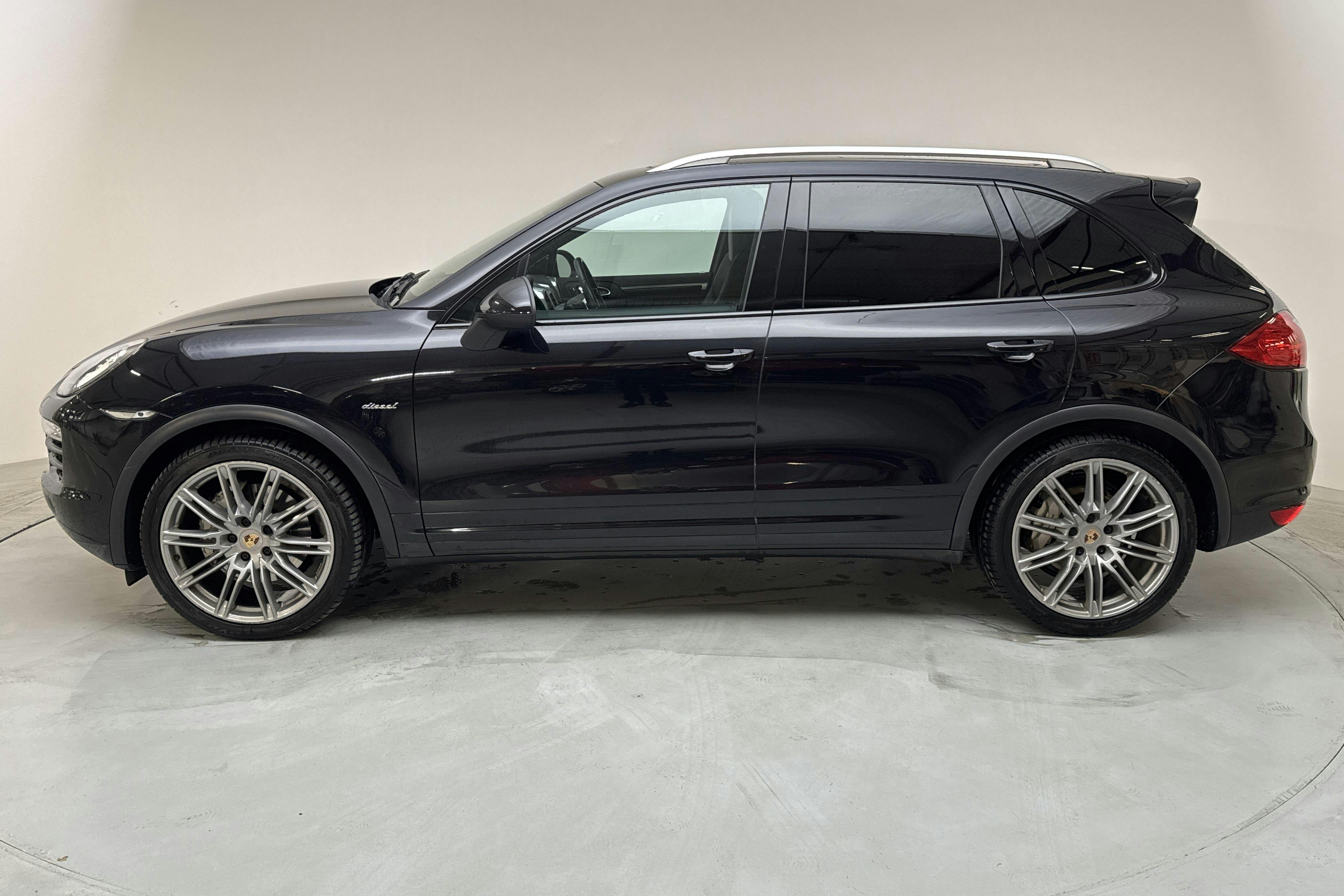 Porsche Cayenne S Diesel 4.2 (382hk) - 17 960 mil - Automat - svart - 2014