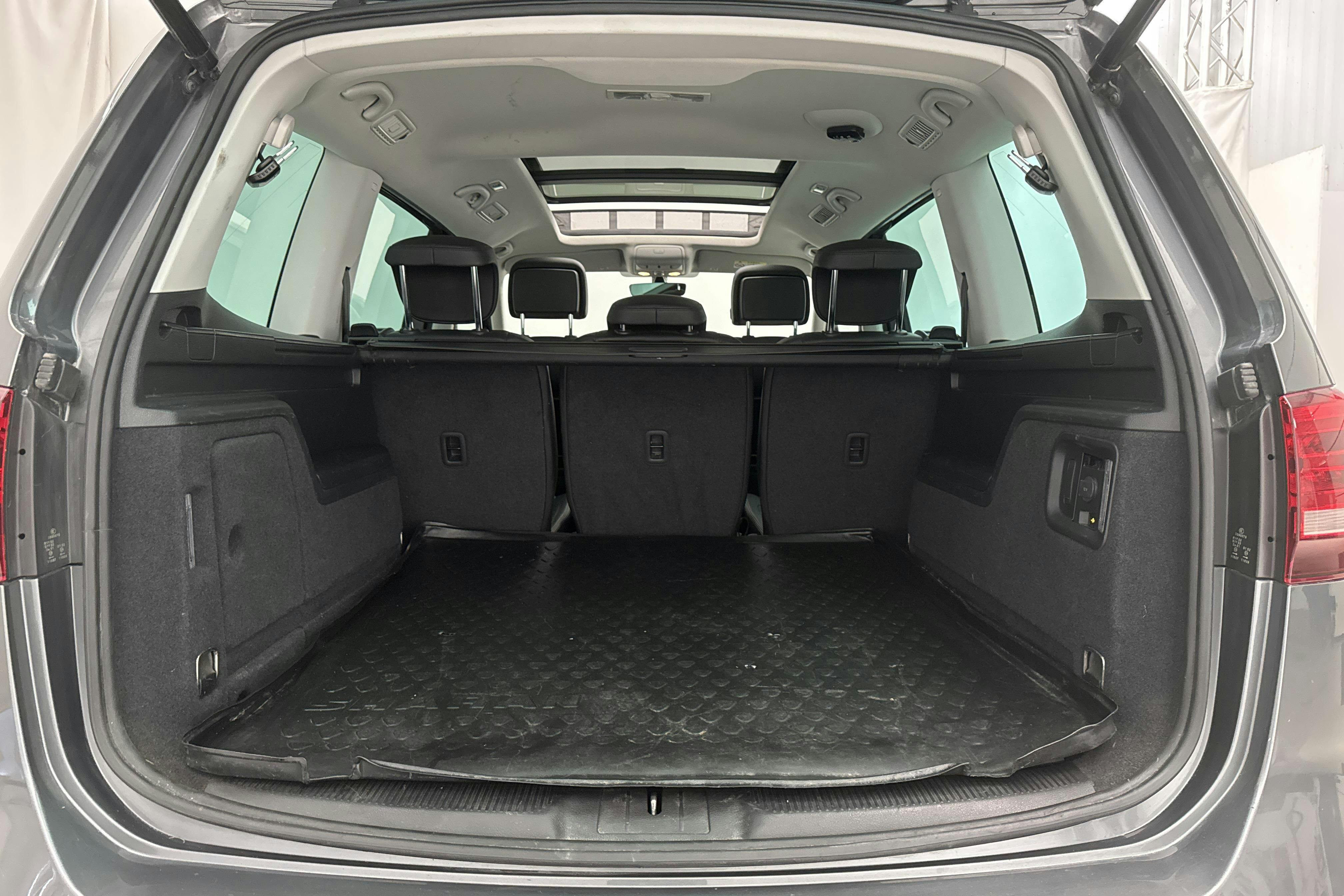 VW Sharan 2.0 TDI 4Motion (150hk) - 136 990 km - Manualna - Dark Grey - 2017