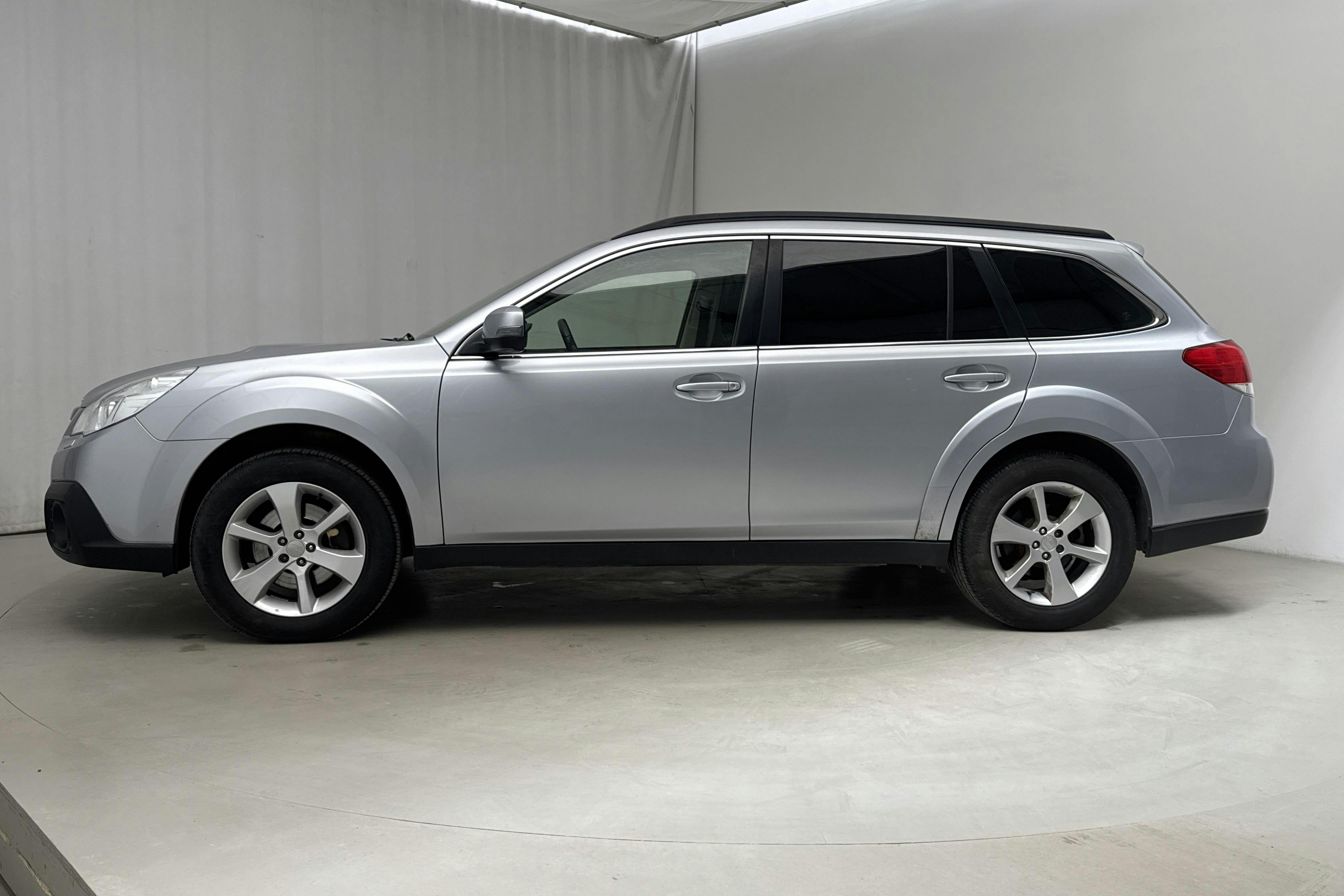 Subaru Outback 2.0D (150hk) - 247 030 km - Automaatne - hõbe - 2014
