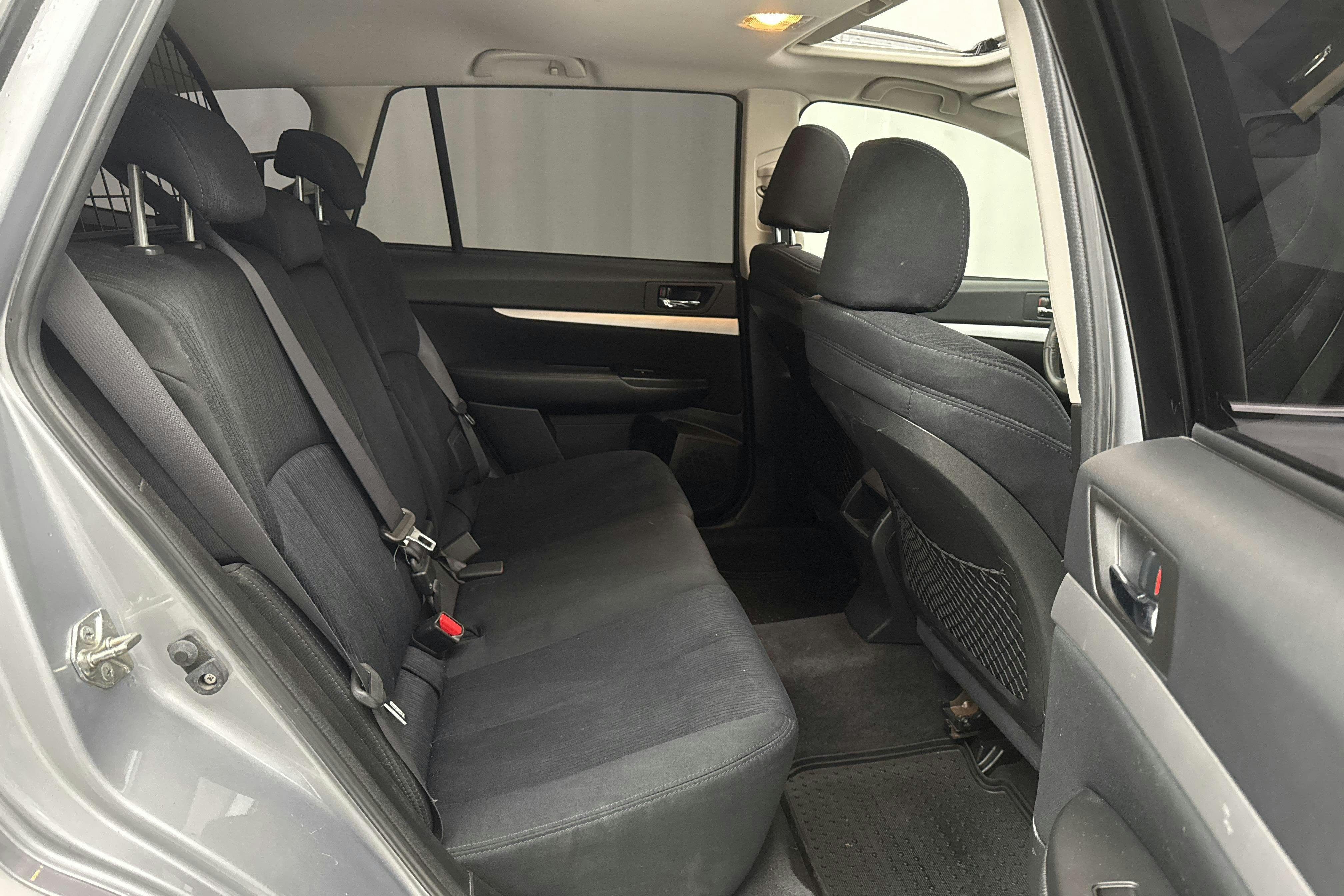 Subaru Outback 2.0D (150hk) - 247 030 km - Automaatne - hõbe - 2014