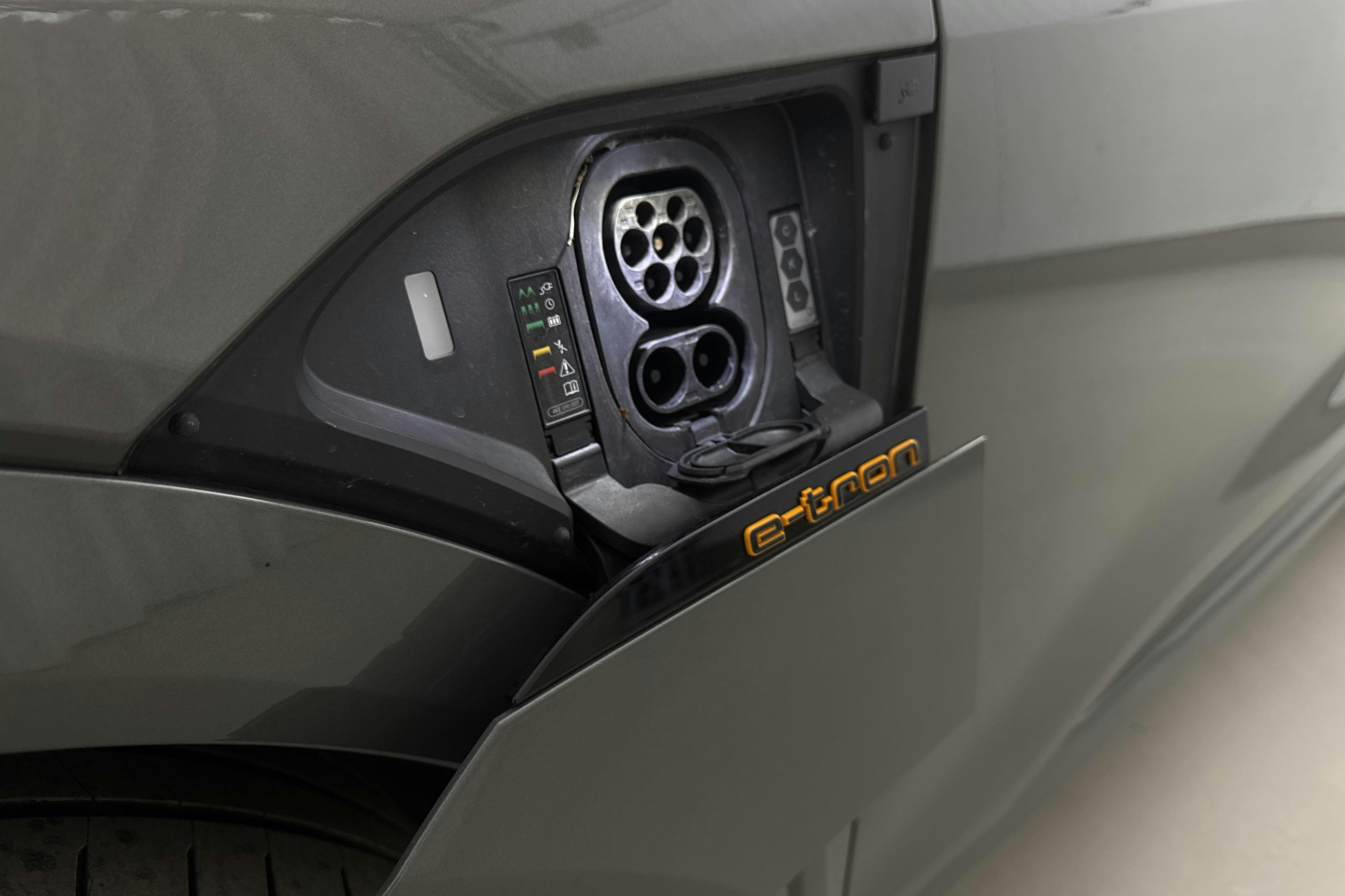 Audi e-tron Sportback 55 quattro 95 kWh (360hk) - 56 310 km - Automaattinen - harmaa - 2022