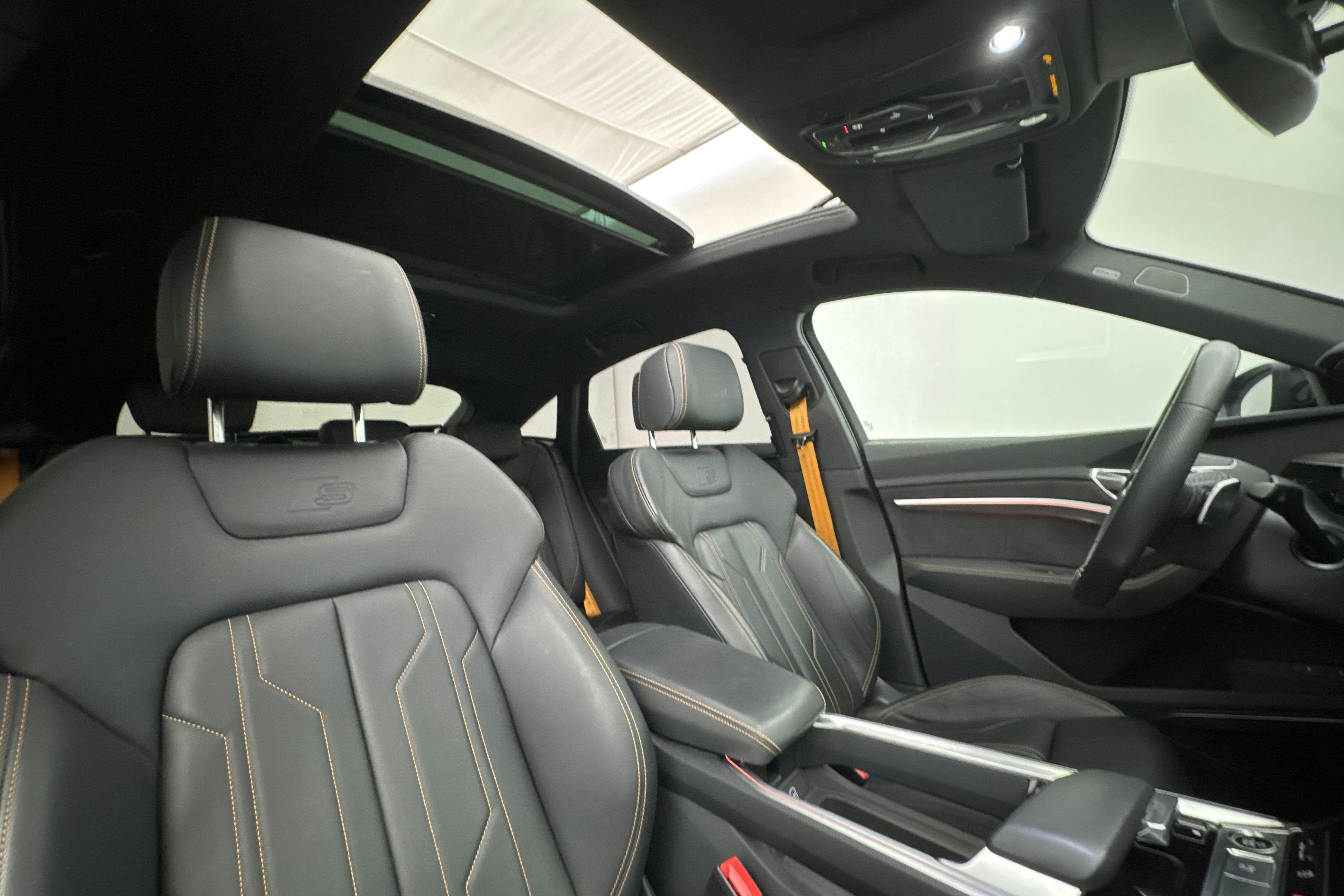 Audi e-tron Sportback 55 quattro 95 kWh (360hk) - 56 310 km - Automaattinen - harmaa - 2022