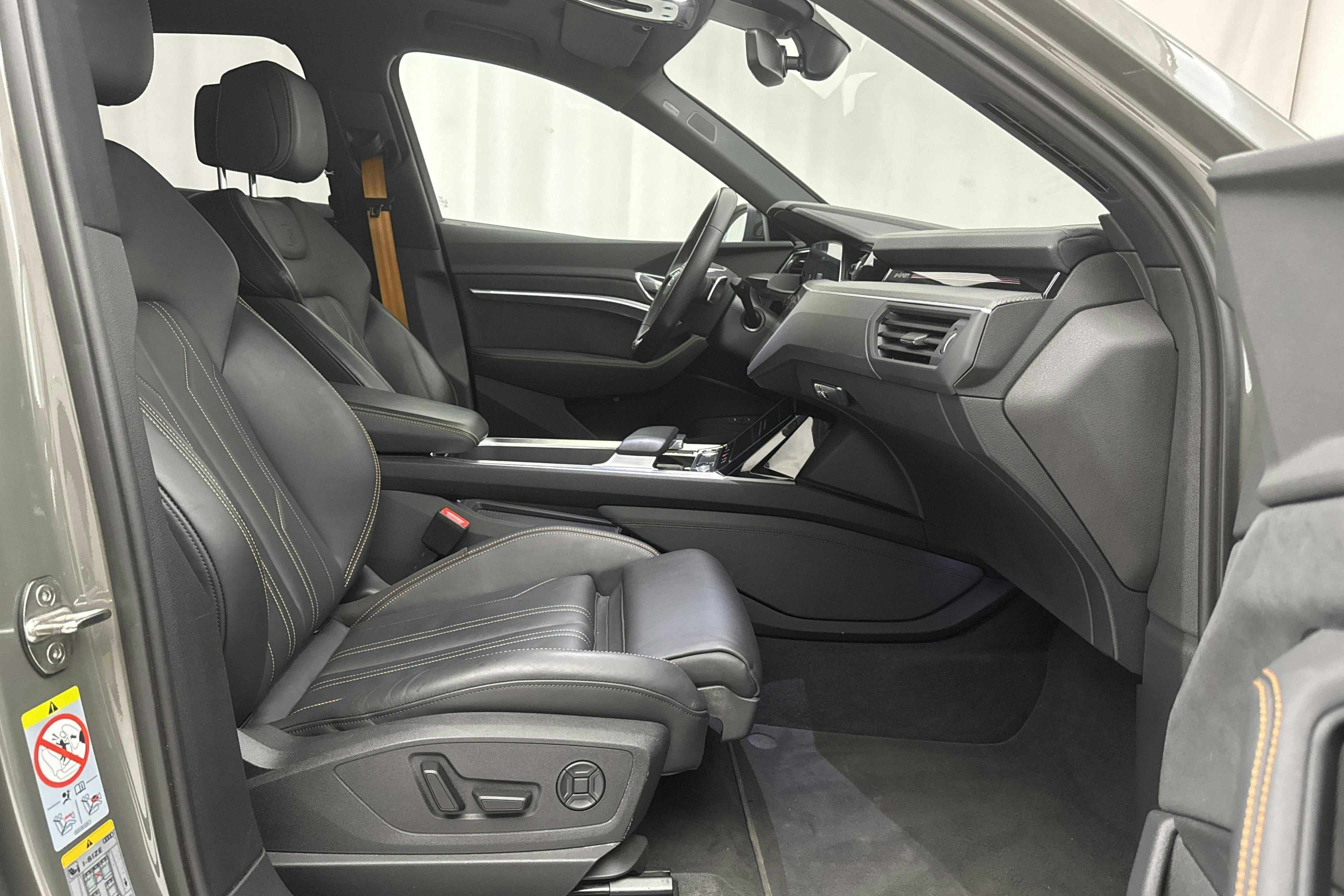 Audi e-tron Sportback 55 quattro 95 kWh (360hk) - 56 310 km - Automaattinen - harmaa - 2022