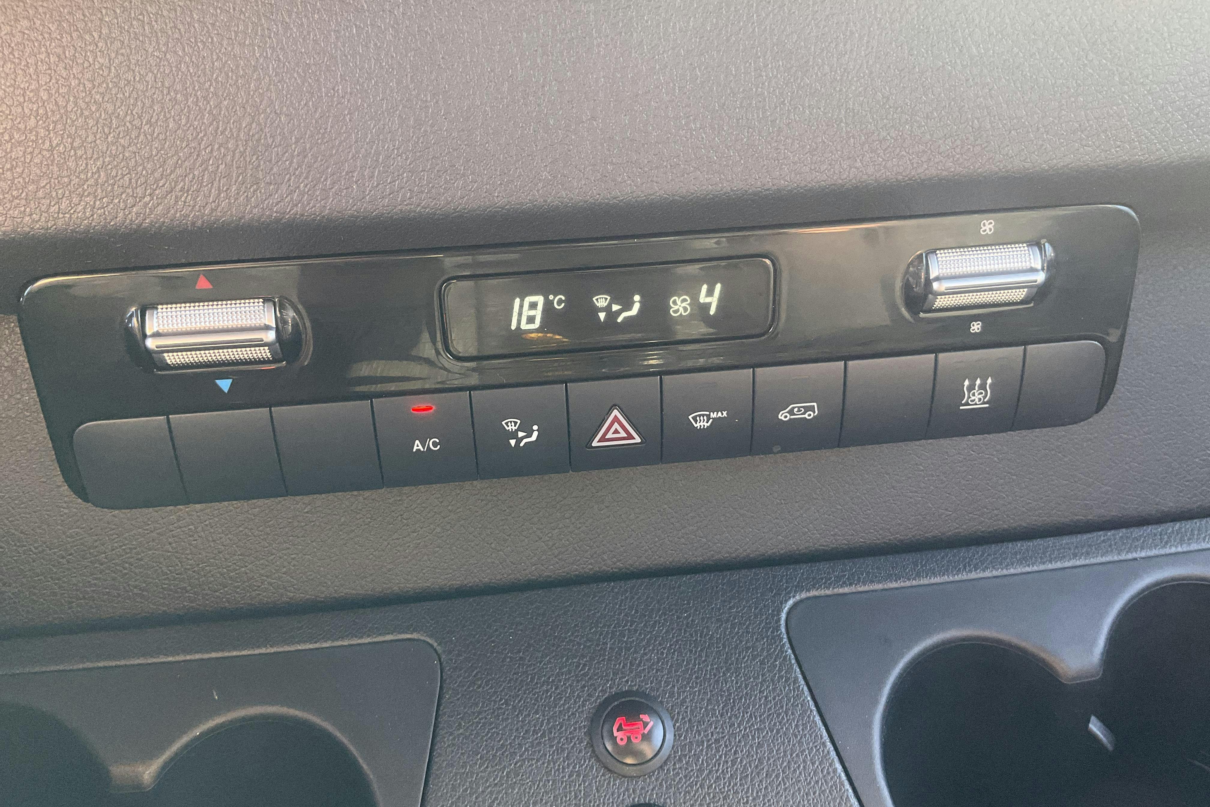 Mercedes Sprinter 319 CDI Volymskåp RWD (190hk) - 192 420 km - Automaatne - valge - 2019