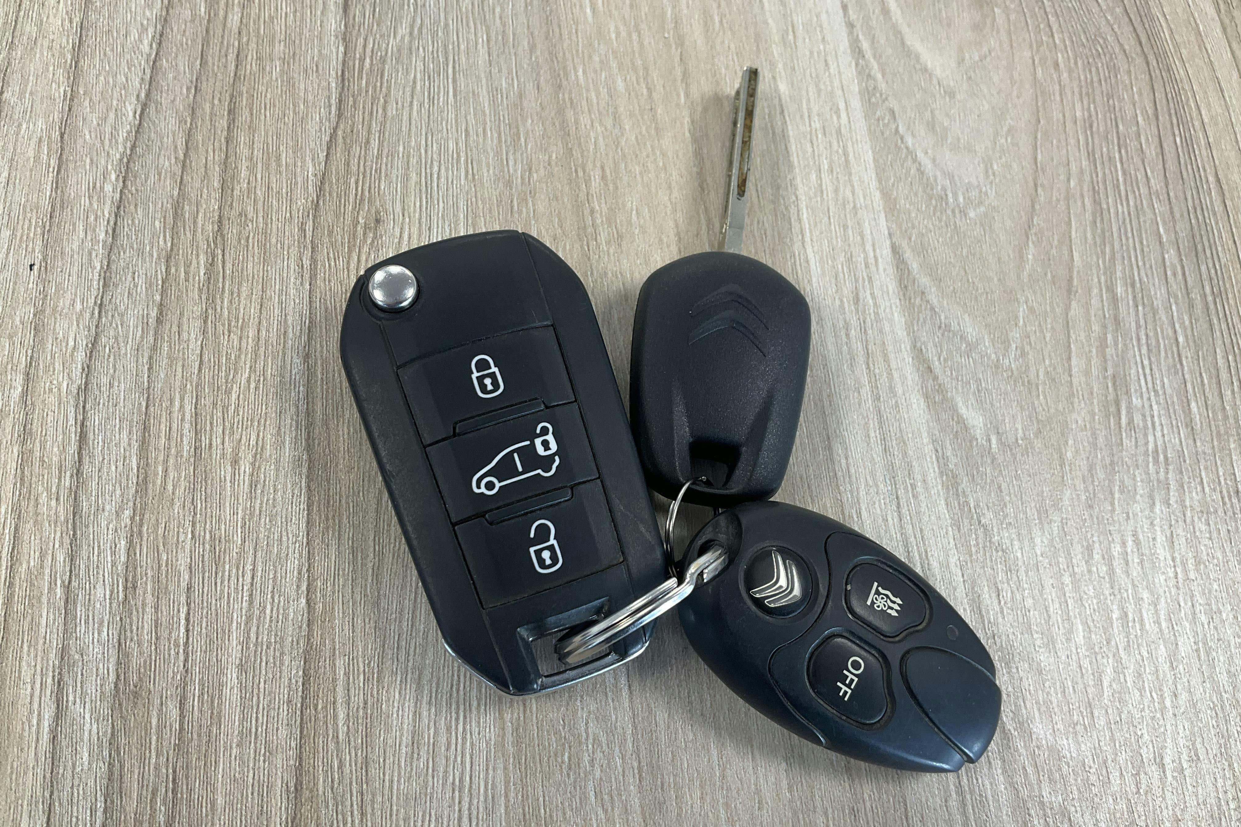 Citroën Jumpy III 2.0 BlueHDI Skåp (120hk) - 82 400 km - Manuaalinen - valkoinen - 2019