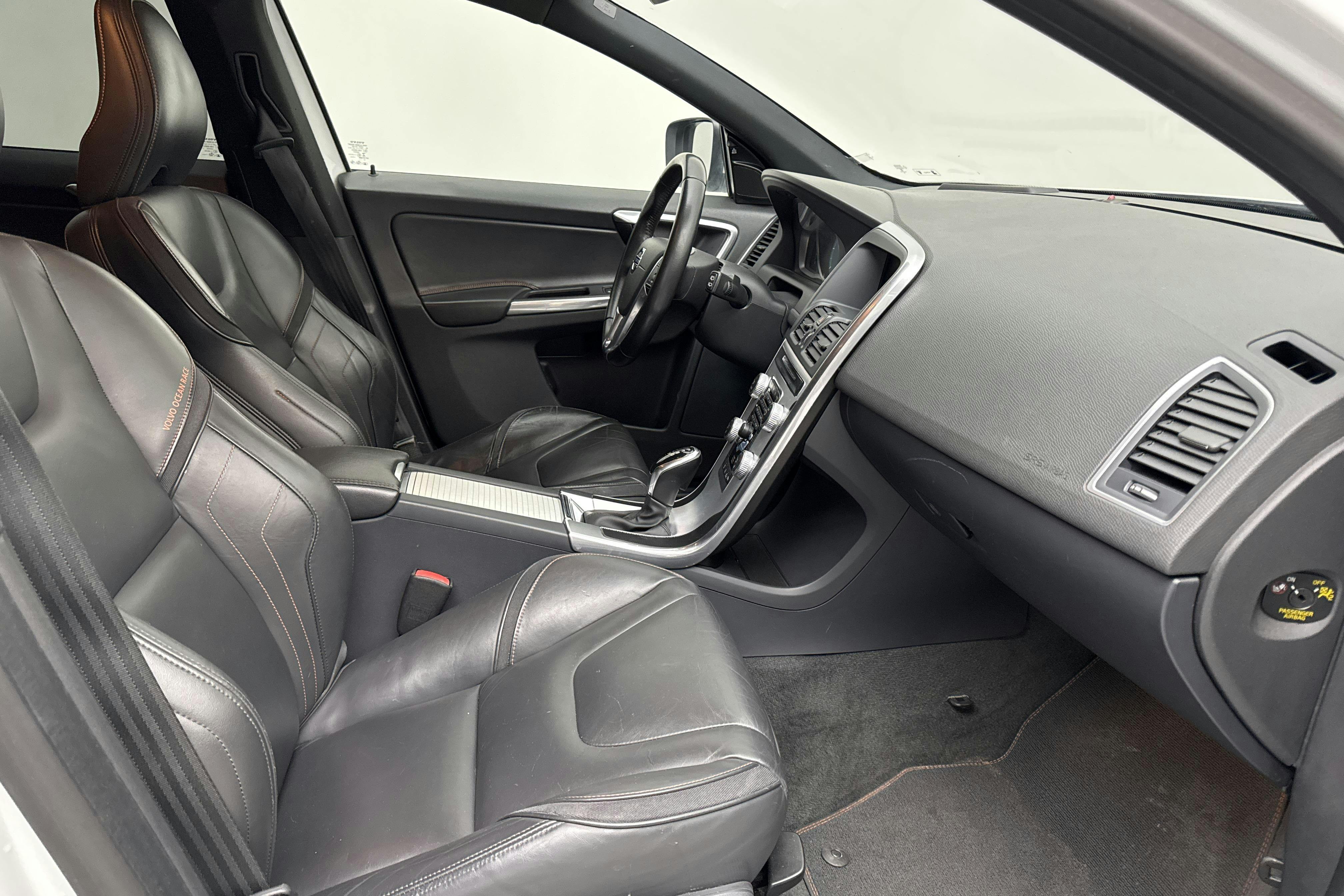 Volvo XC60 D4 AWD (190hk) - 361 570 km - Automatyczna - biały - 2016