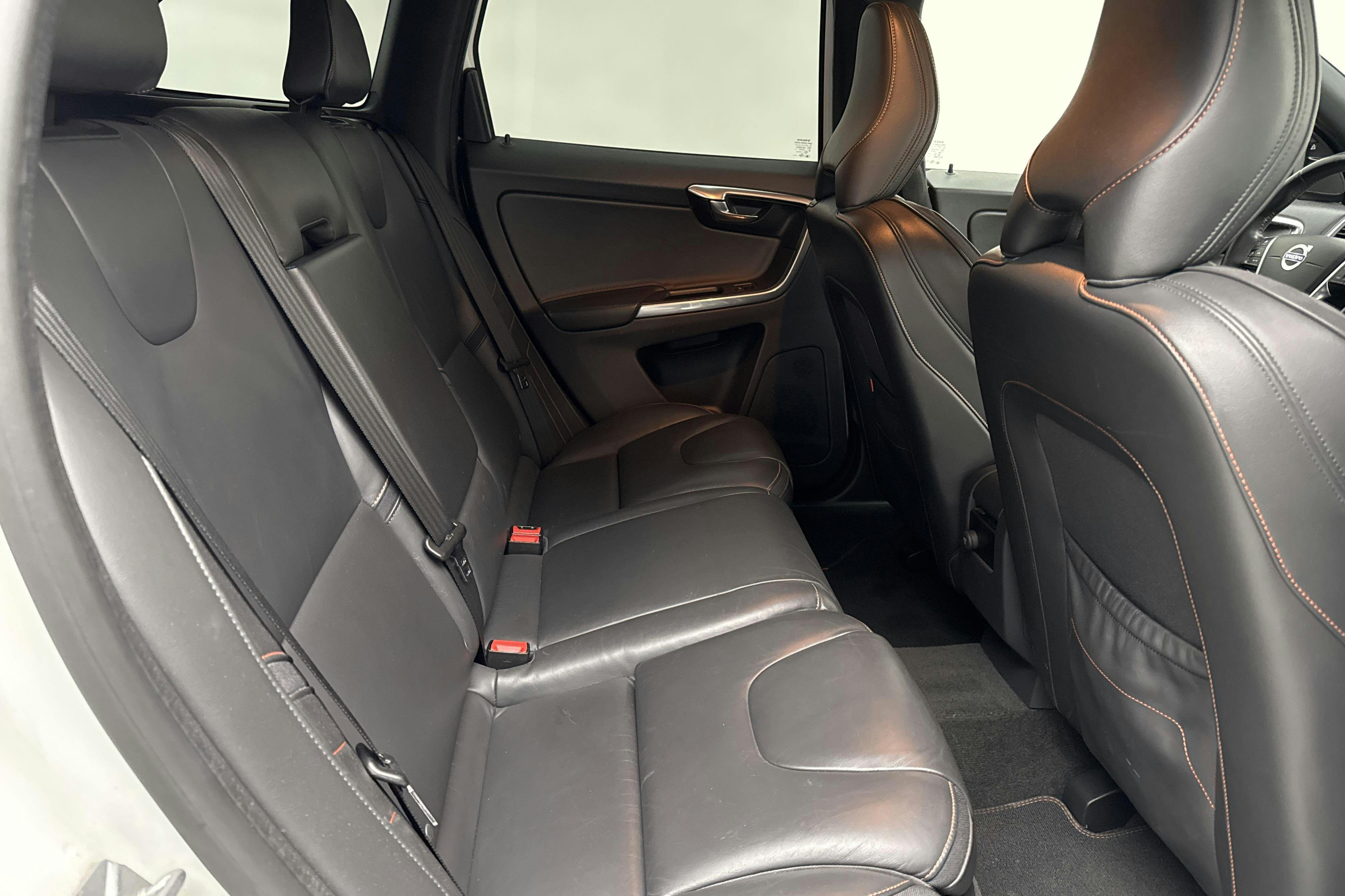 Volvo XC60 D4 AWD (190hk) - 361 570 km - Automatyczna - biały - 2016