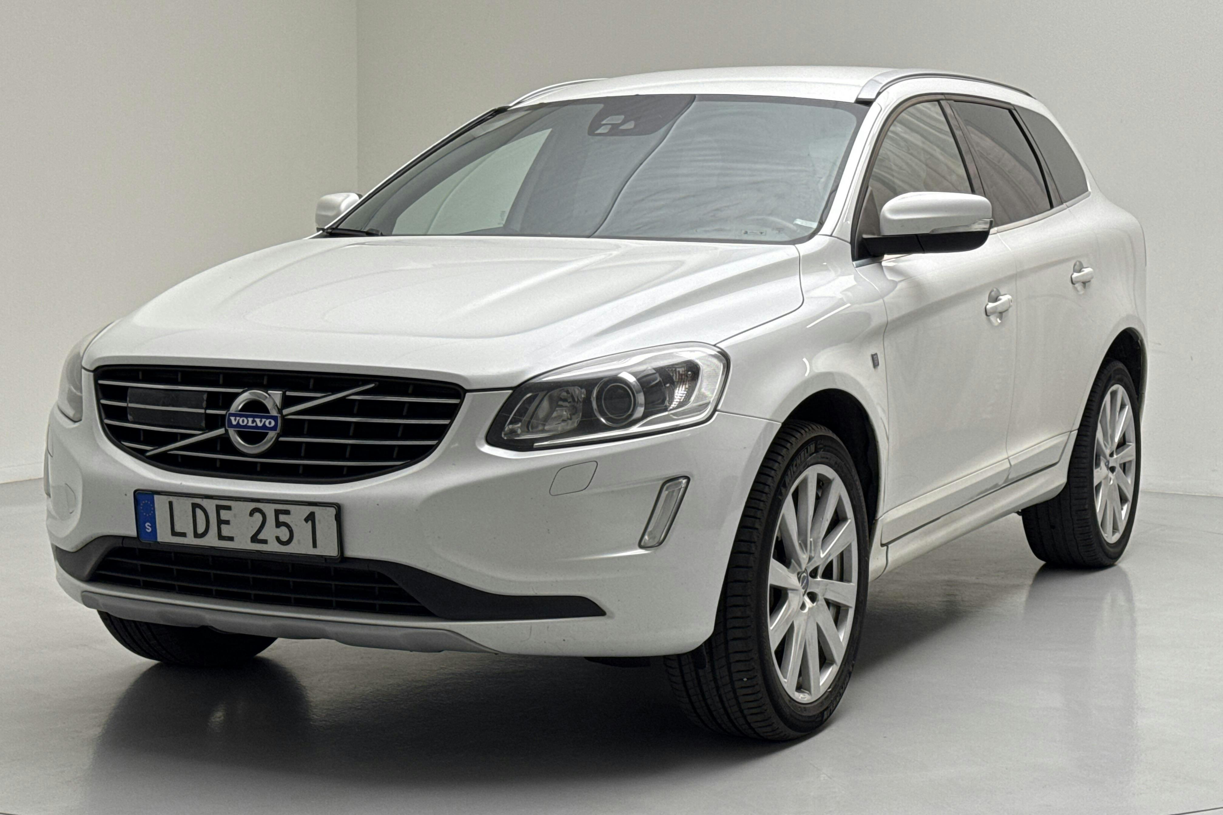 Volvo XC60 D4 AWD (190hk) - 361 570 km - Automatyczna - biały - 2016