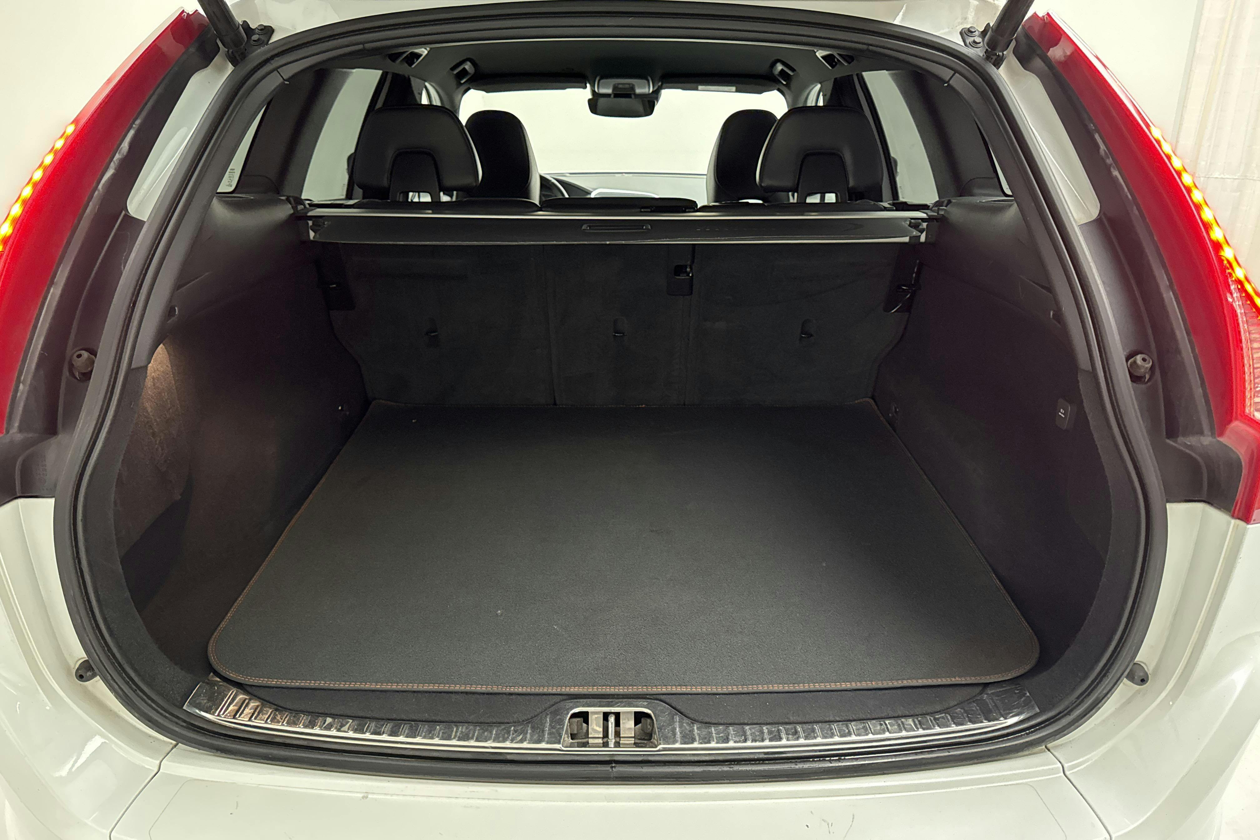Volvo XC60 D4 AWD (190hk) - 361 570 km - Automatyczna - biały - 2016