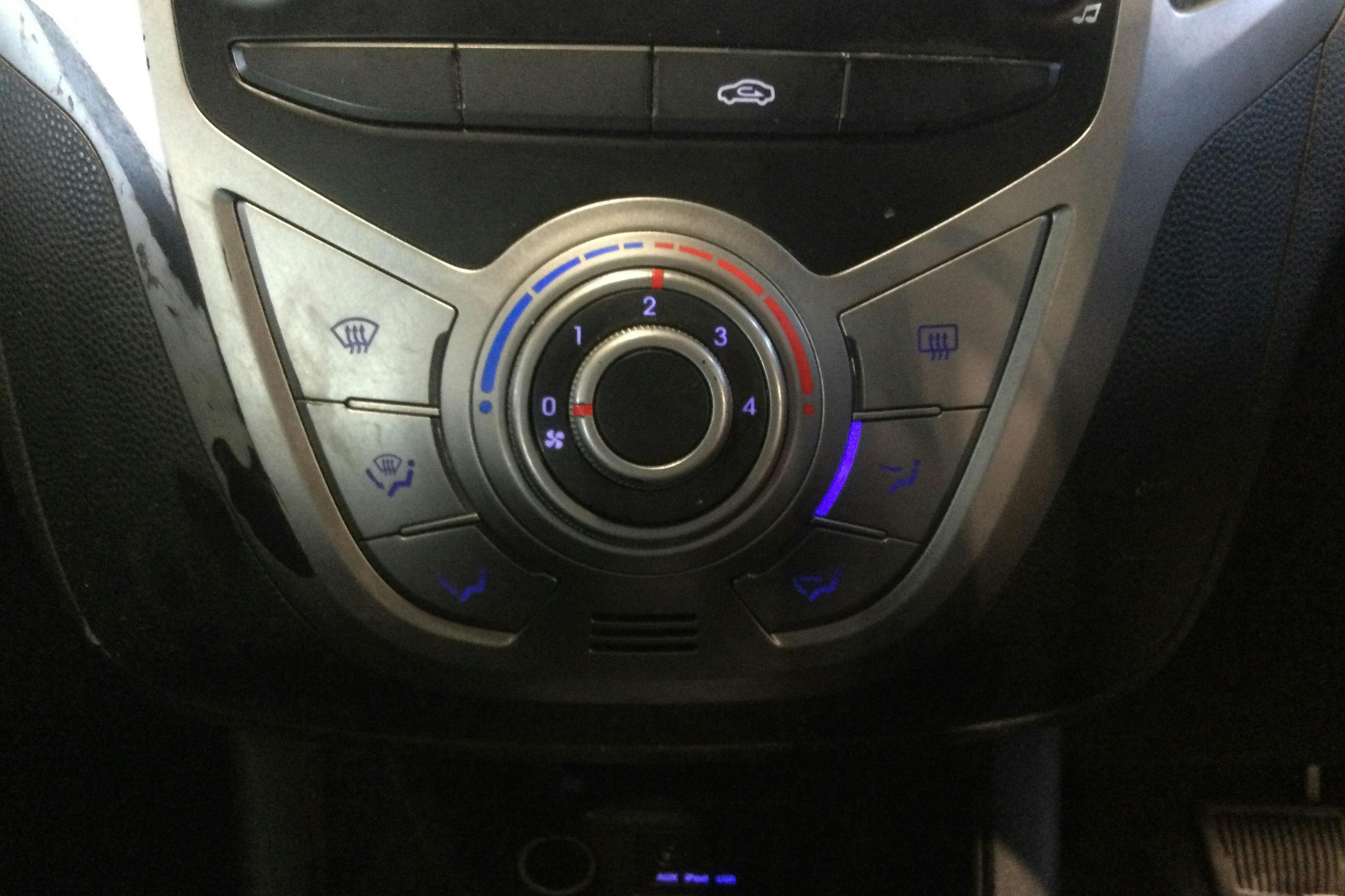 Hyundai ix20 1.6 (125hk) - 23 052 mil - Automat - vit - 2014